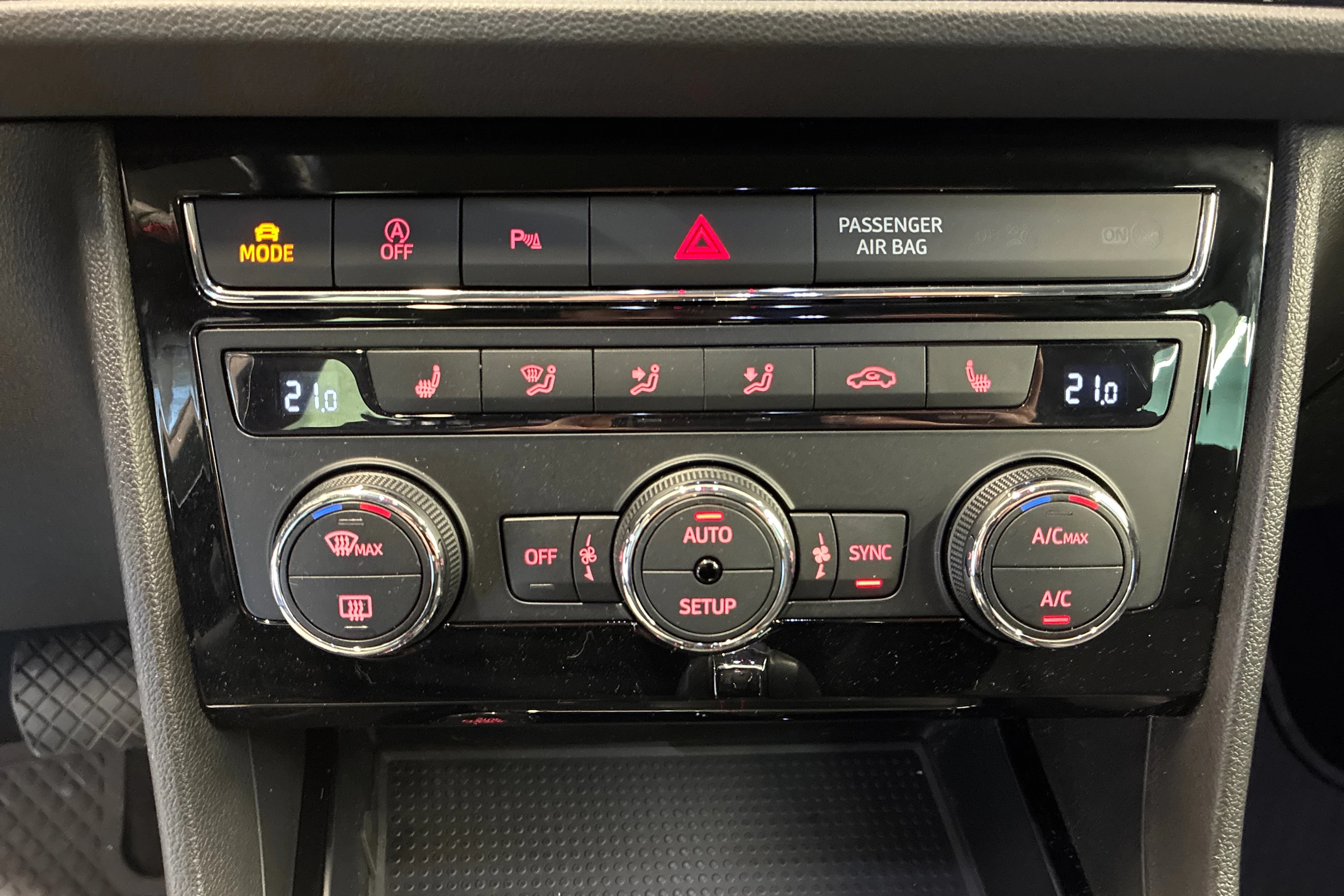 harmaa SEAT Leon 2019 kuva 18.