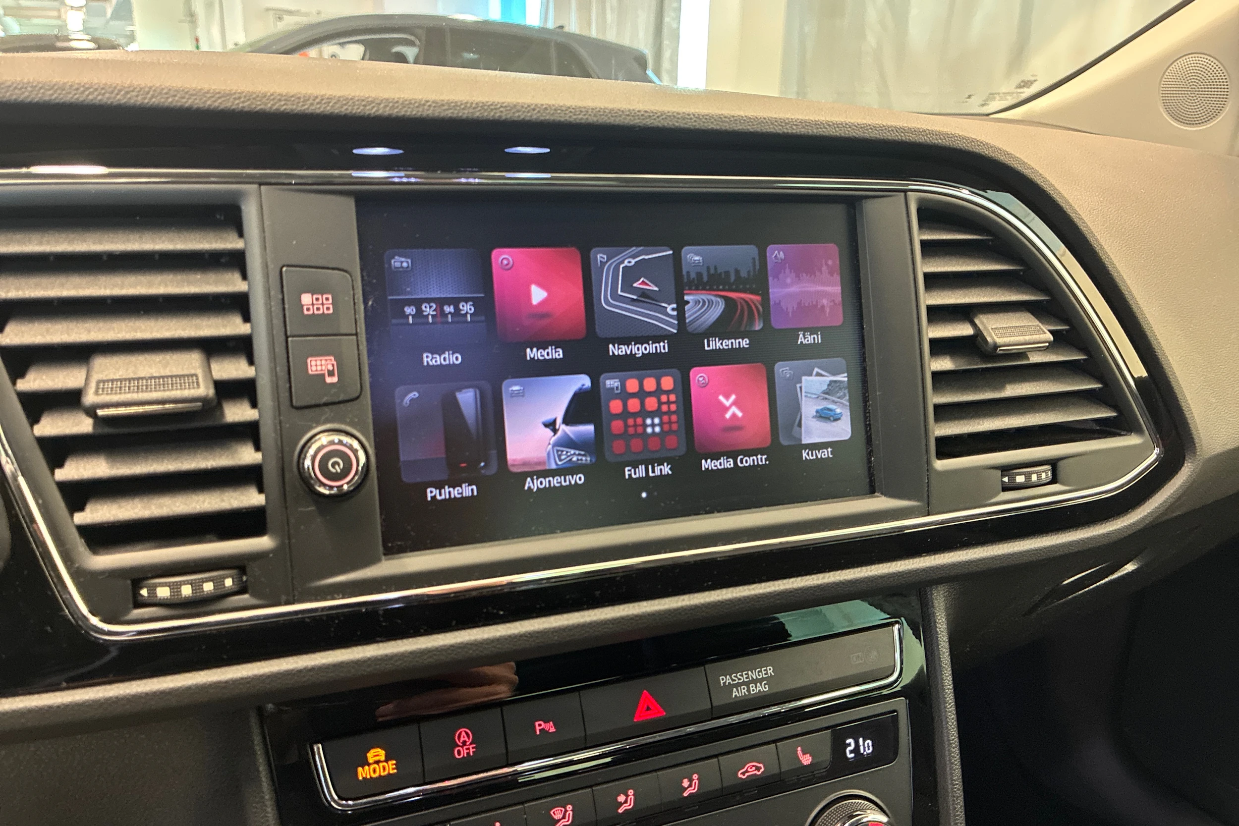 harmaa SEAT Leon 2019 kuva 21.