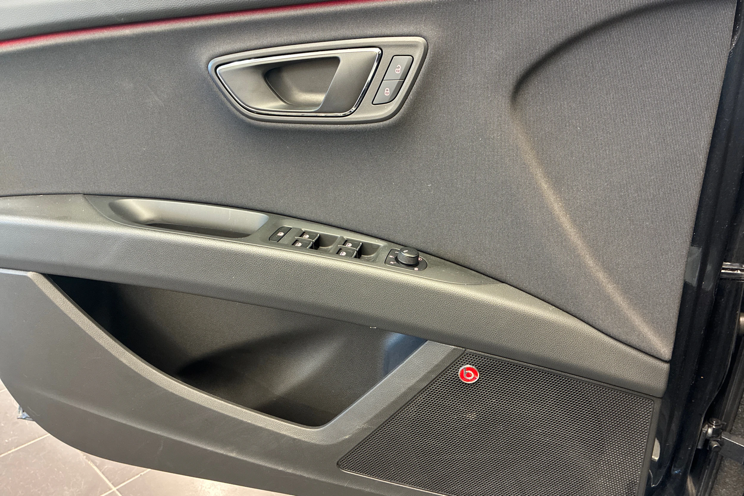 harmaa SEAT Leon 2019 kuva 26.