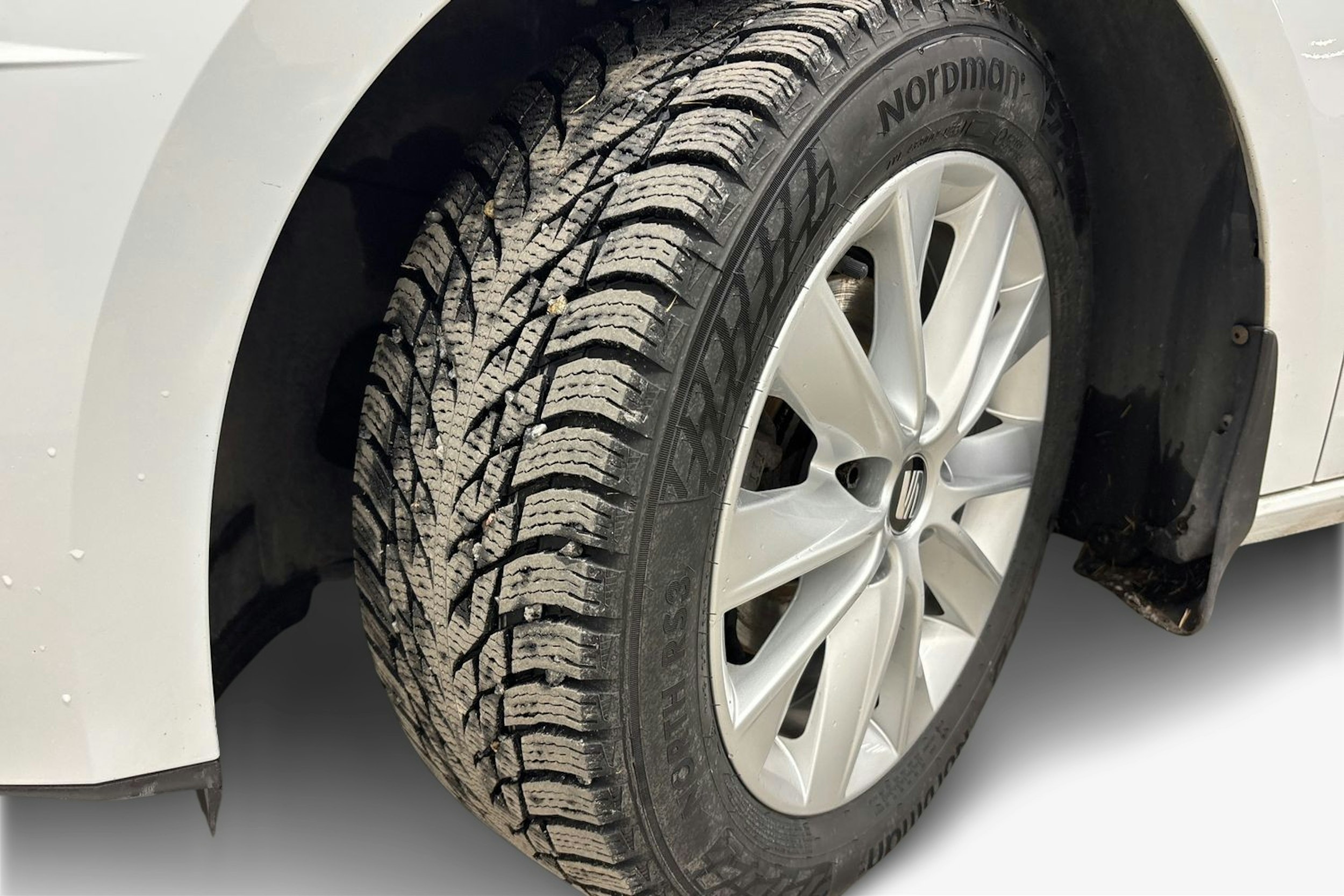 valkoinen SEAT Leon 2019 kuva 9.