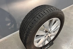 valkoinen SEAT Leon 2019 kuva 10.