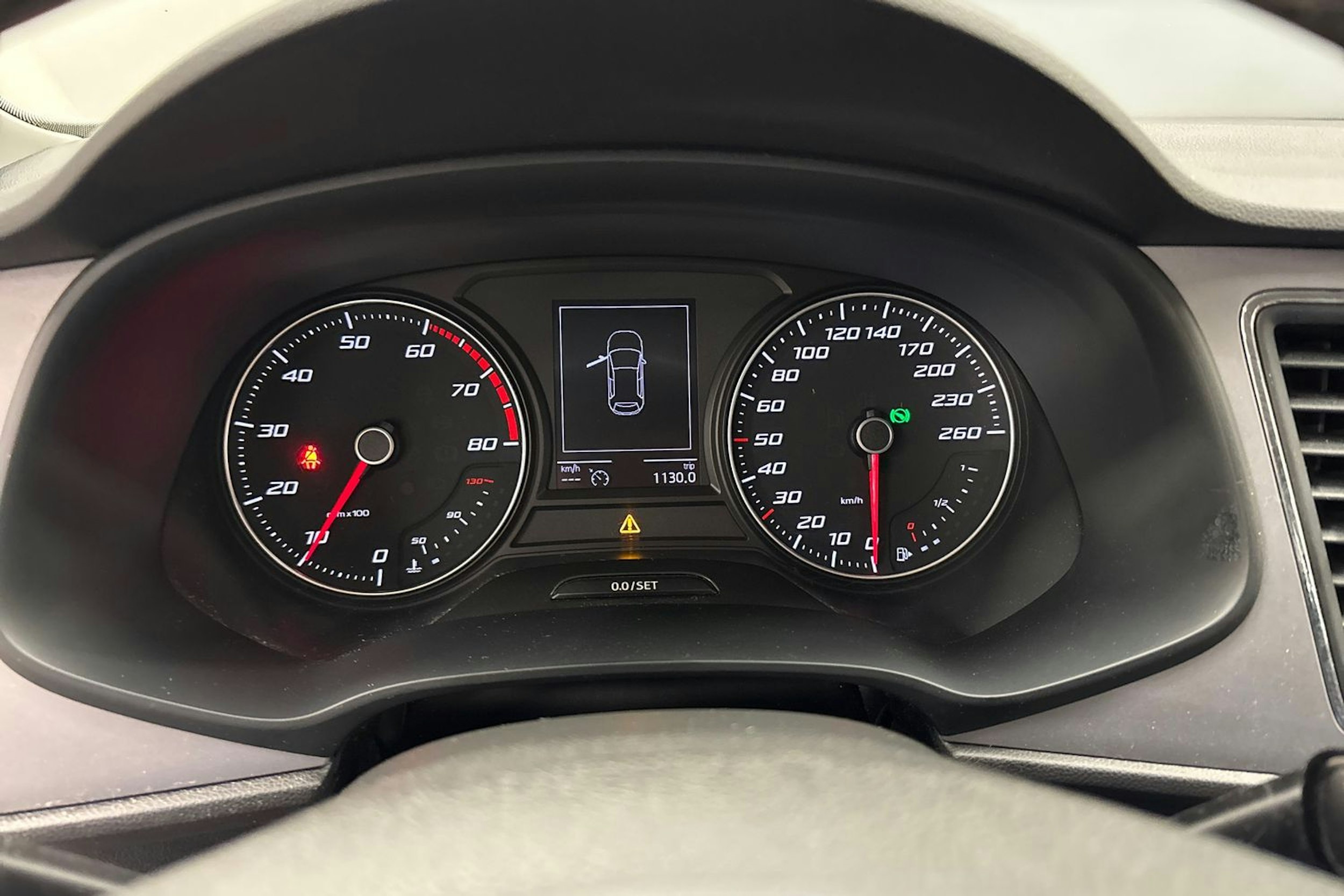 valkoinen SEAT Leon 2019 kuva 15.