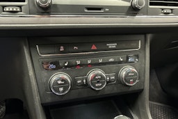 valkoinen SEAT Leon 2019 kuva 19.