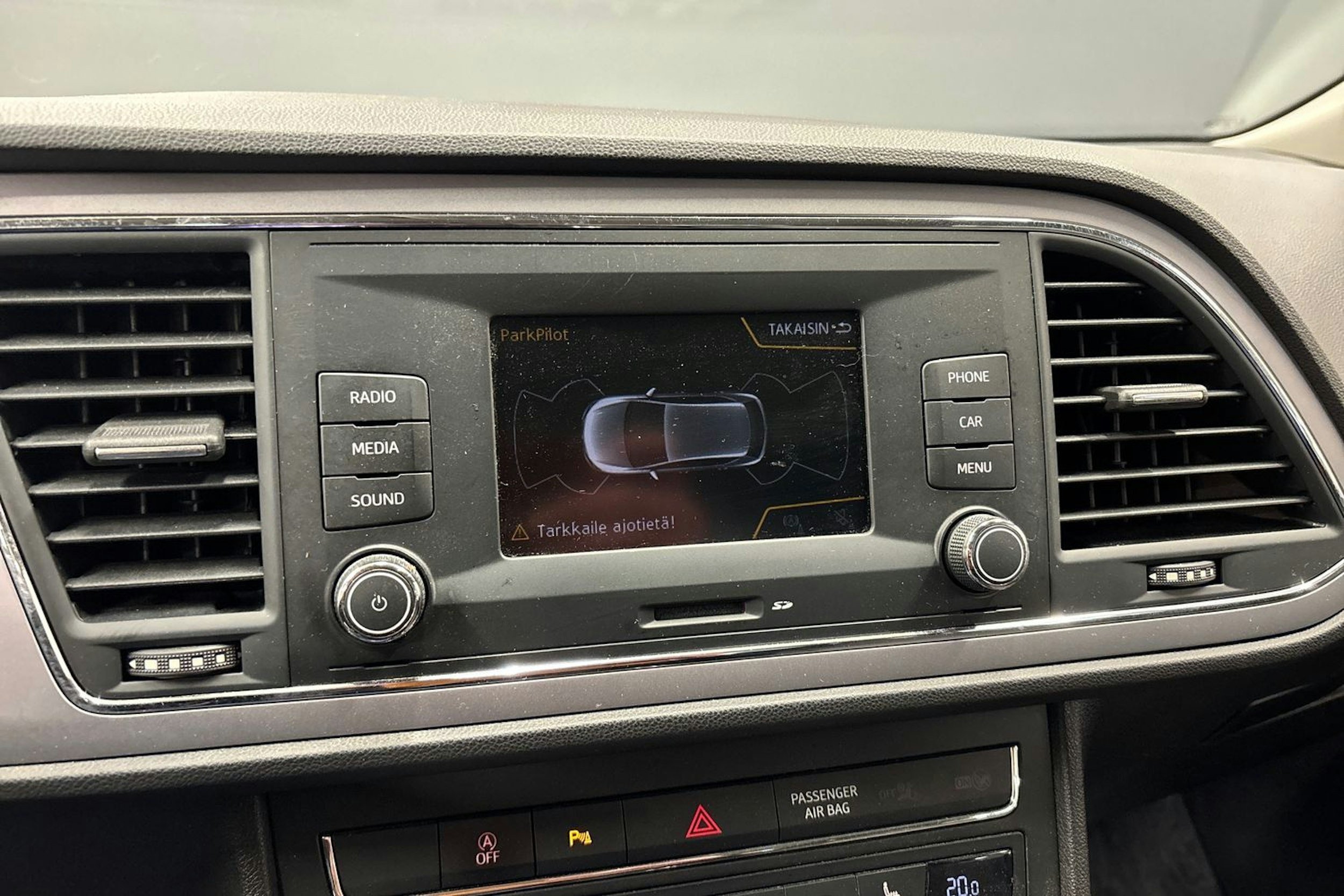 valkoinen SEAT Leon 2019 kuva 21.