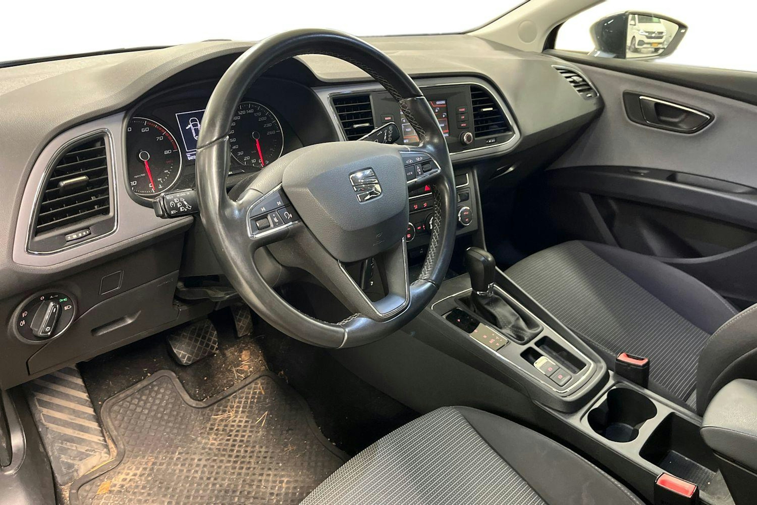 harmaa SEAT Leon 2019 kuva 3.