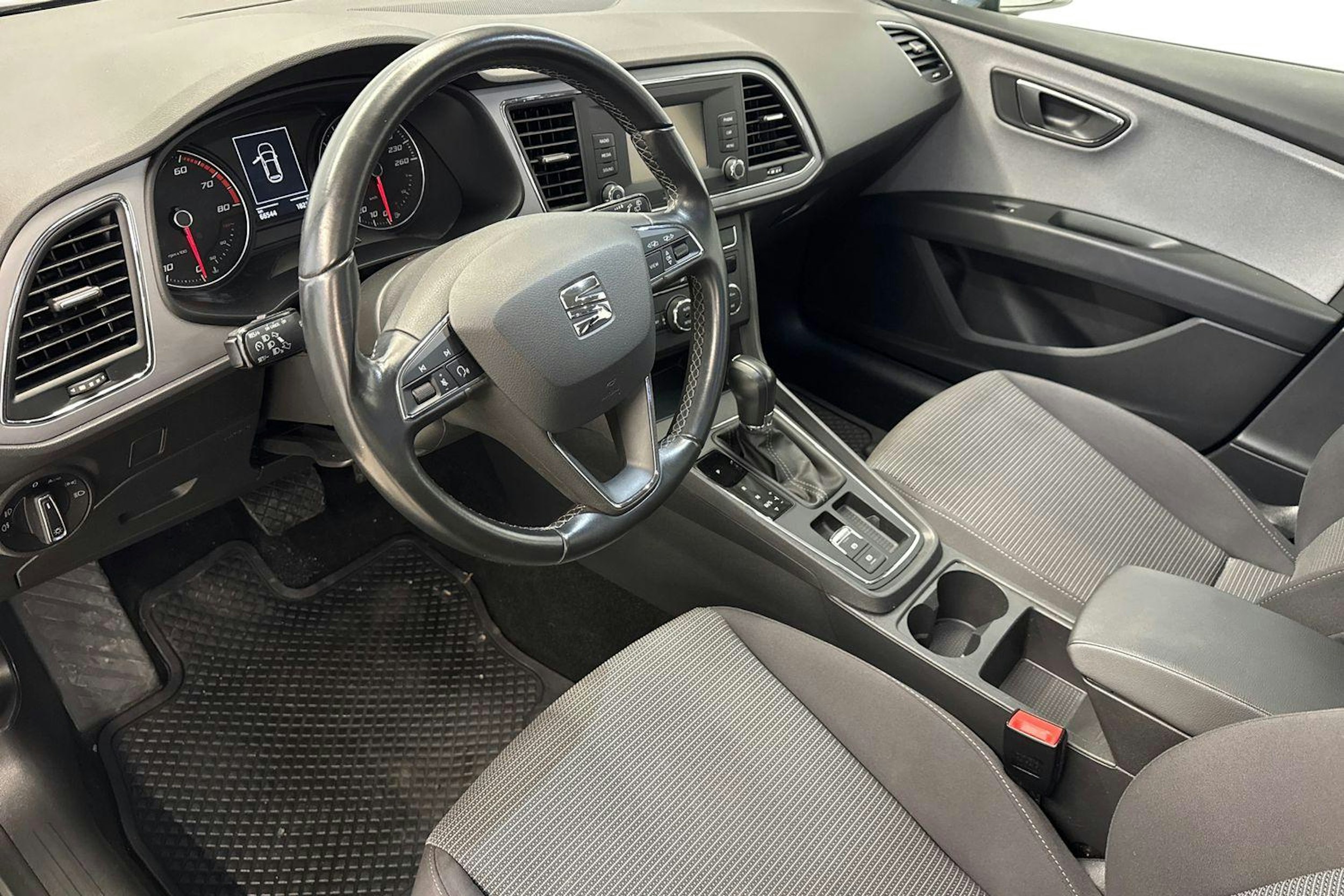 harmaa SEAT Leon 2019 kuva 7.