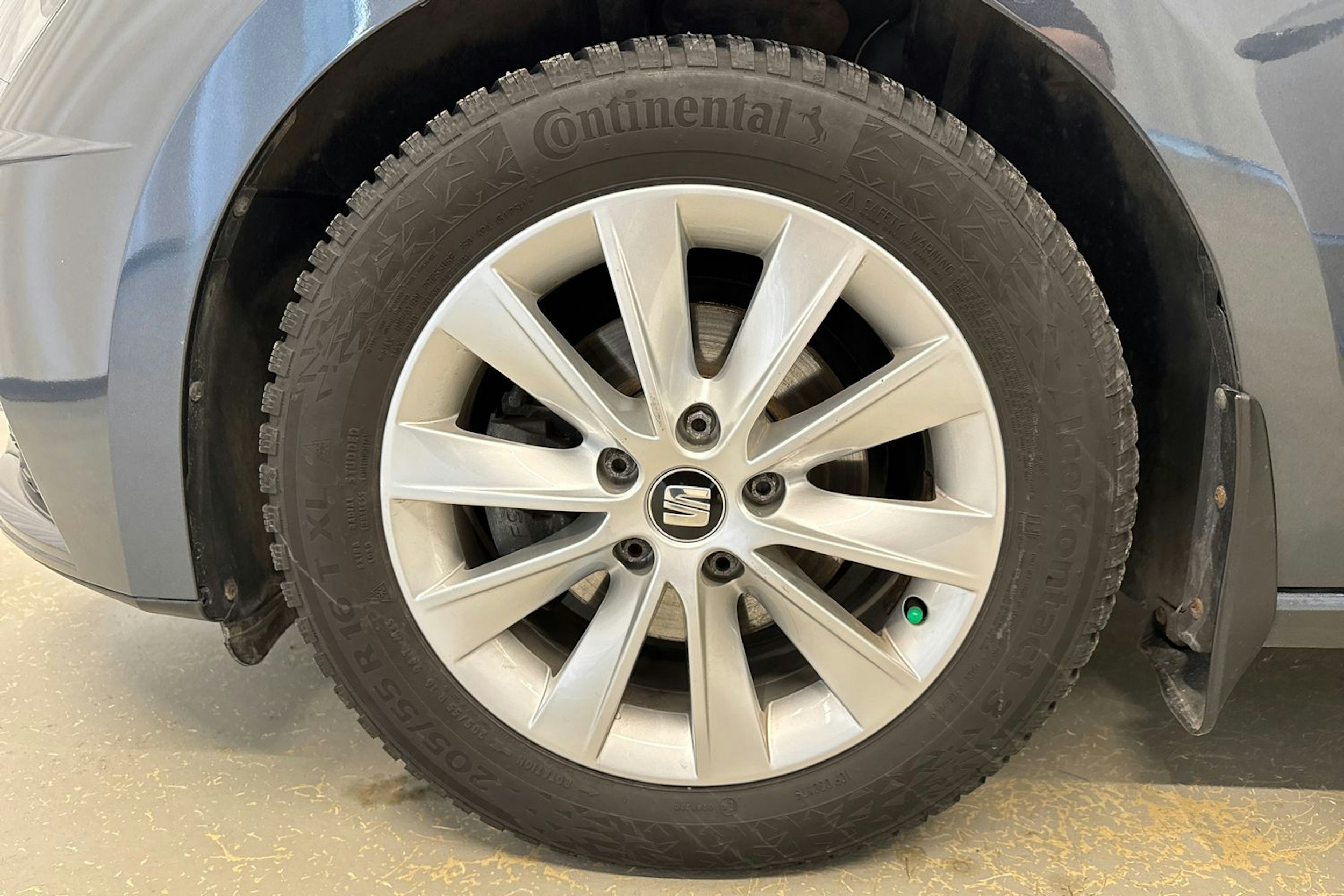 harmaa SEAT Leon 2019 kuva 13.