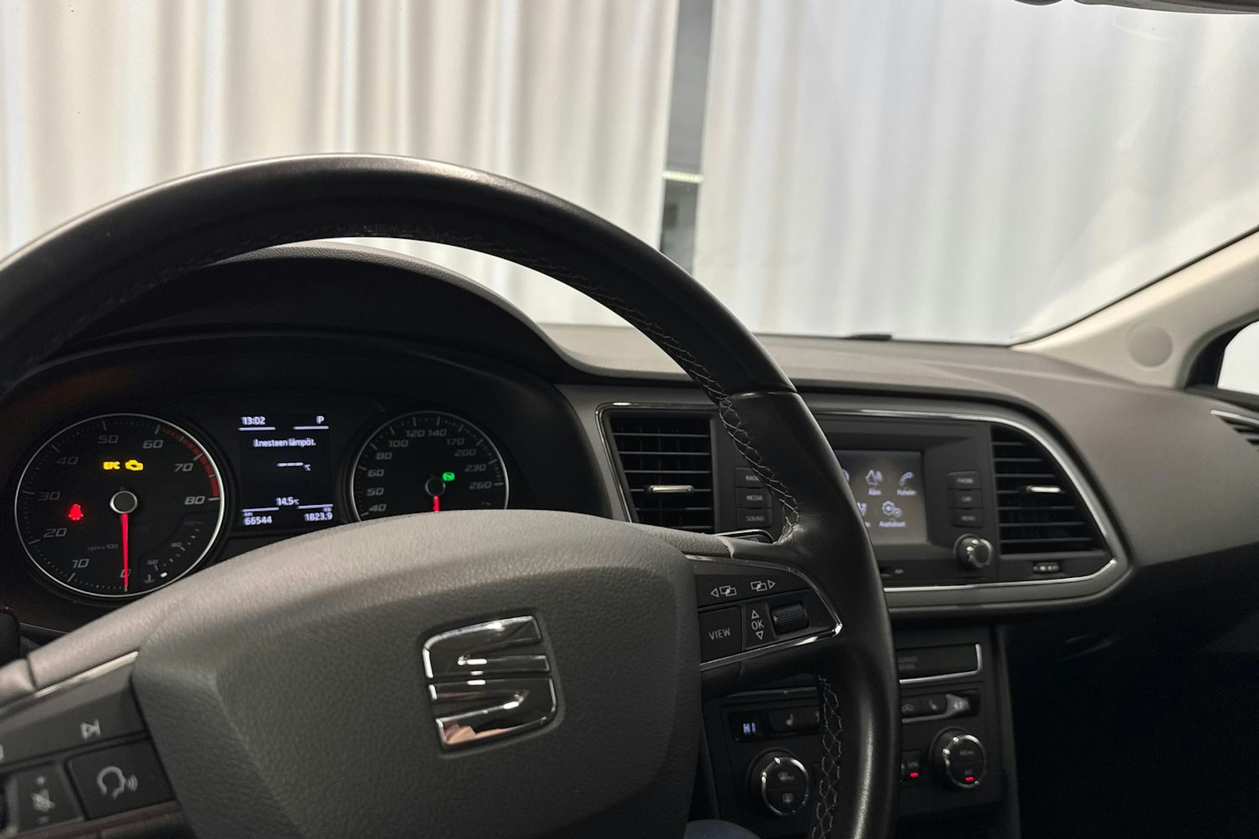 harmaa SEAT Leon 2019 kuva 25.