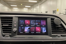 valkoinen SEAT Leon 2019 kuva 17.