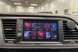 valkoinen SEAT Leon 2019 kuva 19.