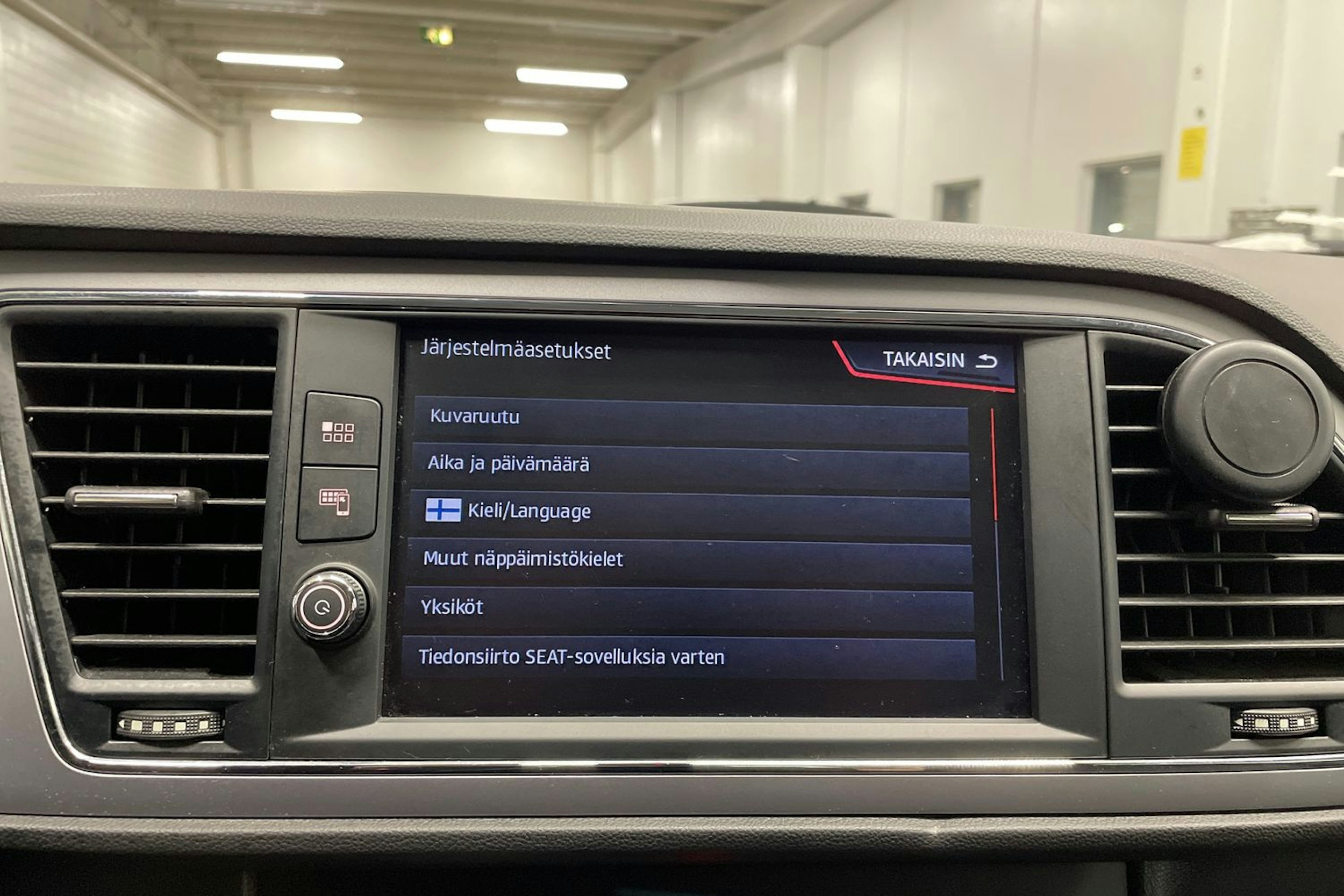 valkoinen SEAT Leon 2019 kuva 20.