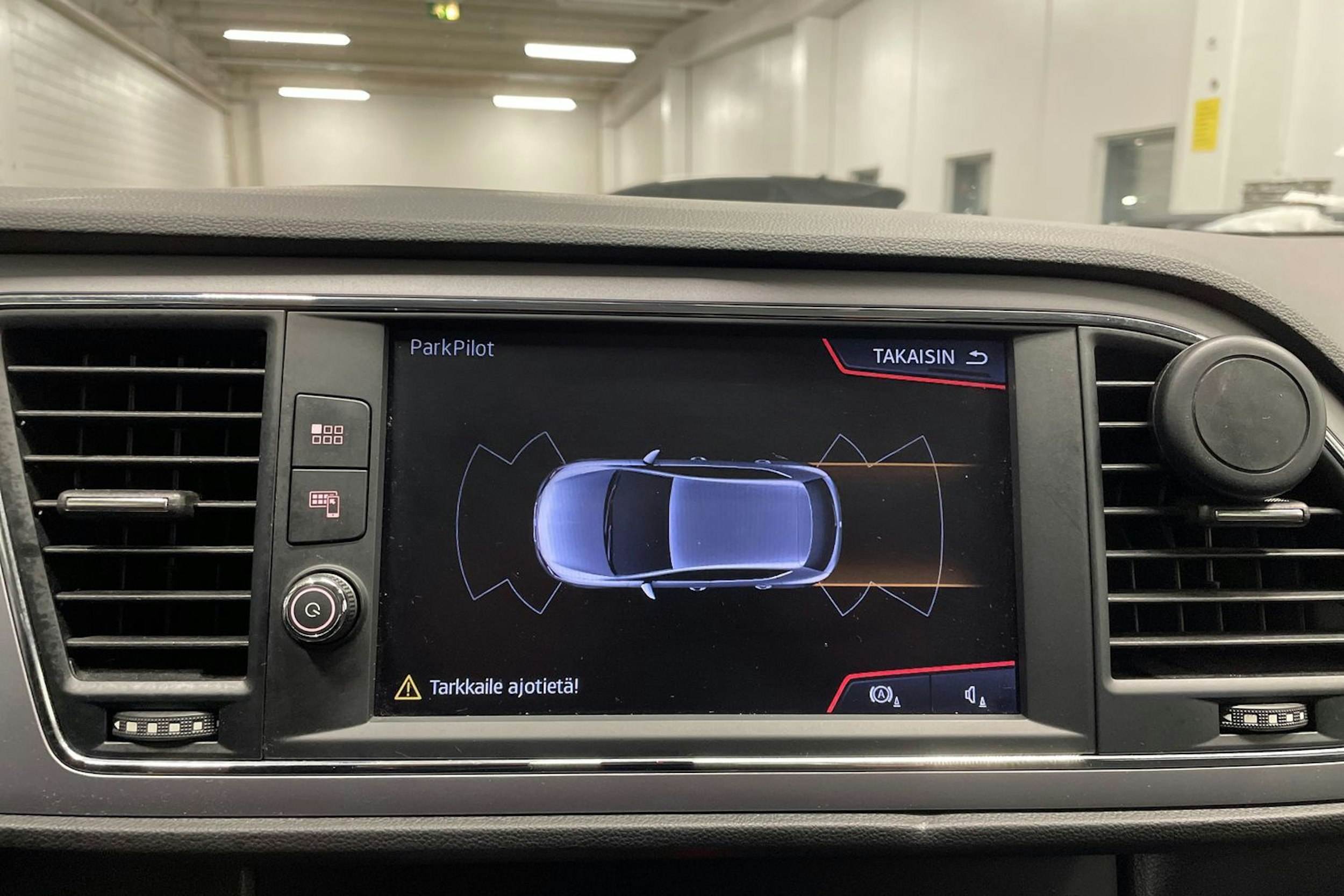 valkoinen SEAT Leon 2019 kuva 21.