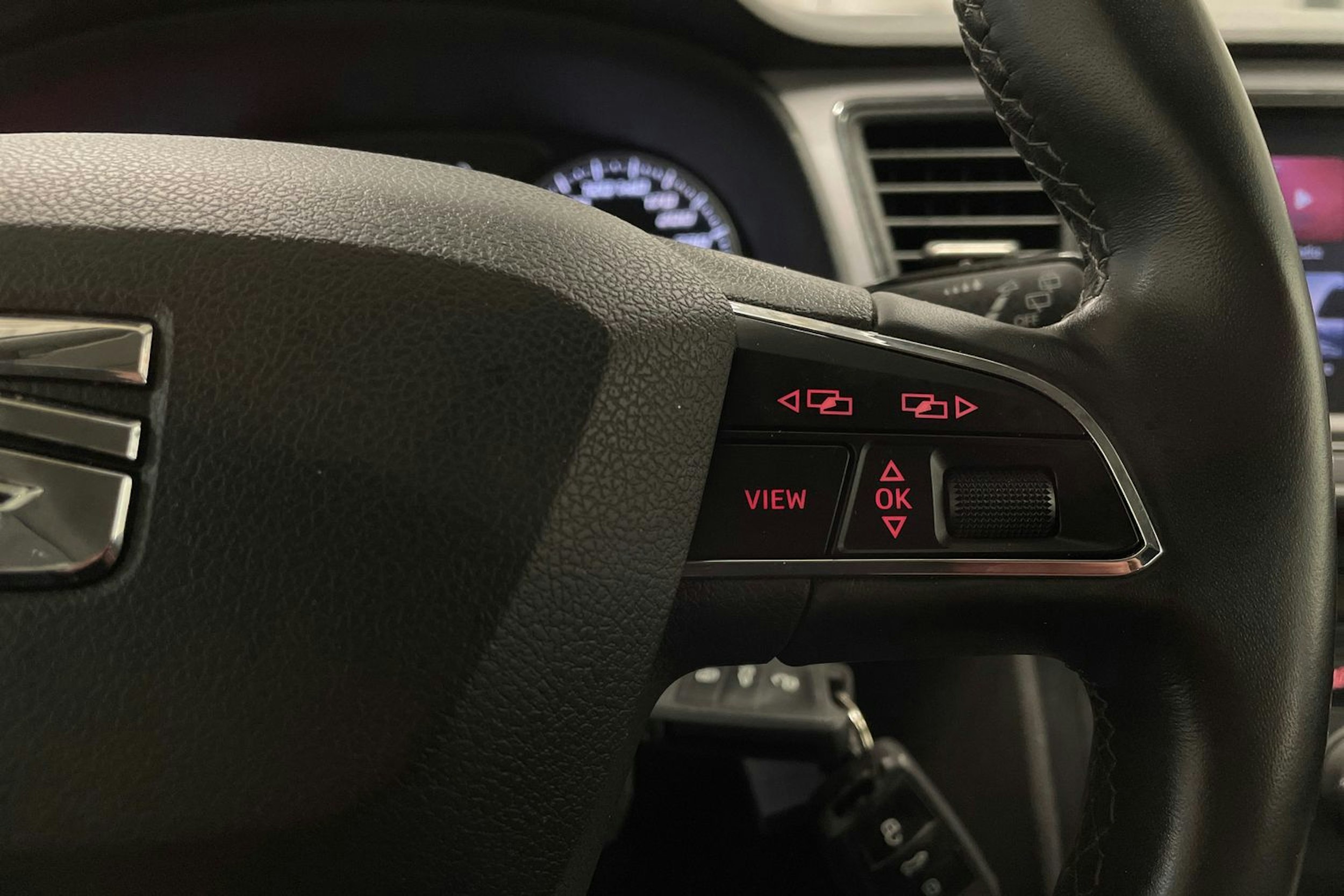 valkoinen SEAT Leon 2019 kuva 26.