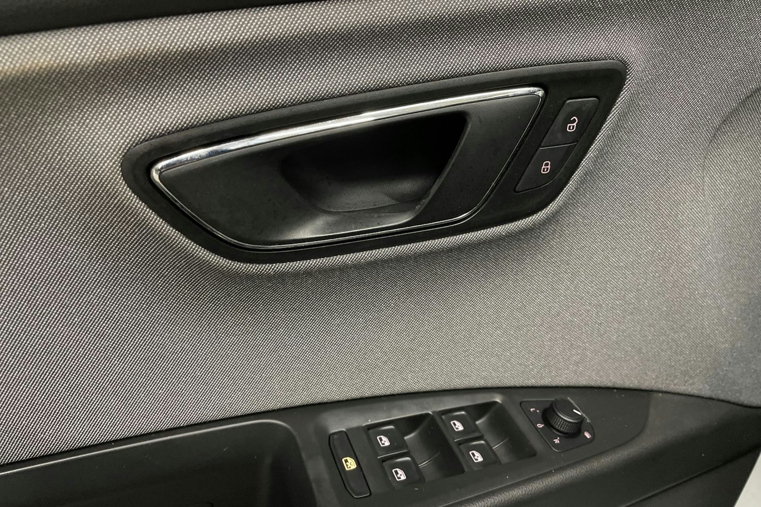 valkoinen SEAT Leon 2019 kuva 27.