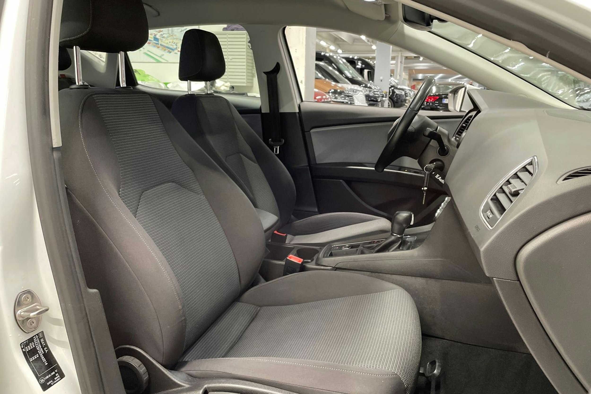 valkoinen SEAT Leon 2019 kuva 29.