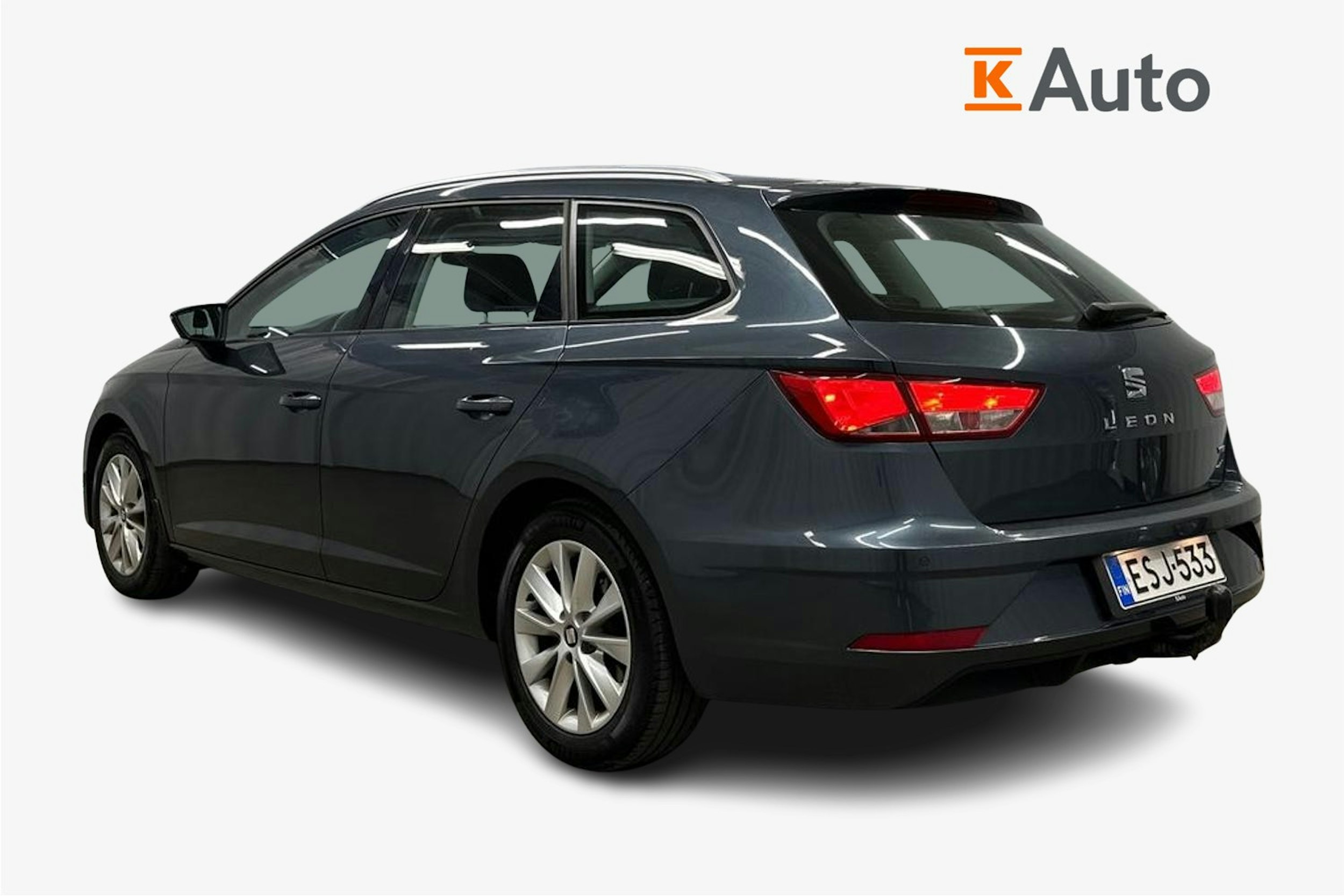 harmaa SEAT Leon 2019 kuva 2.