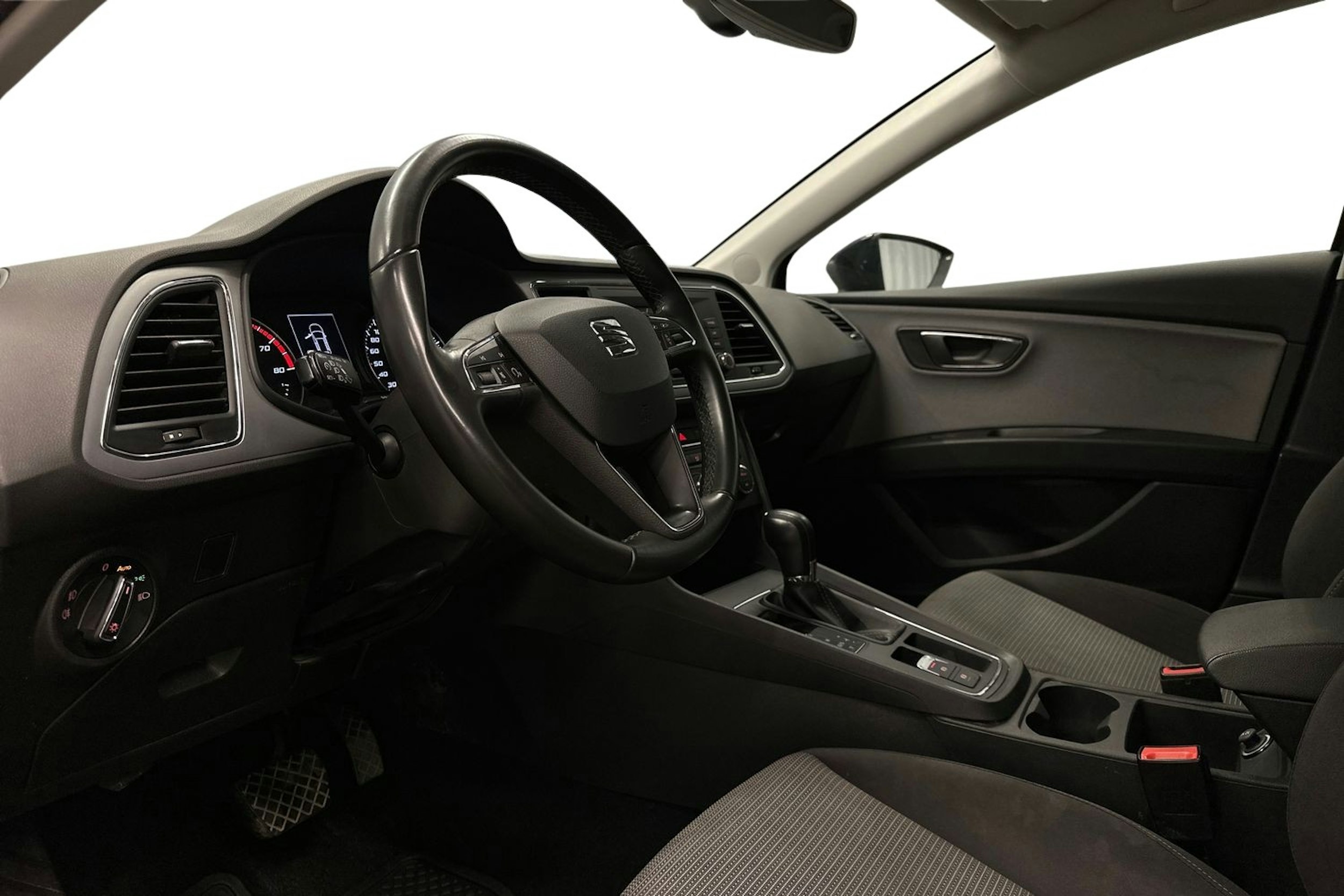 harmaa SEAT Leon 2019 kuva 7.