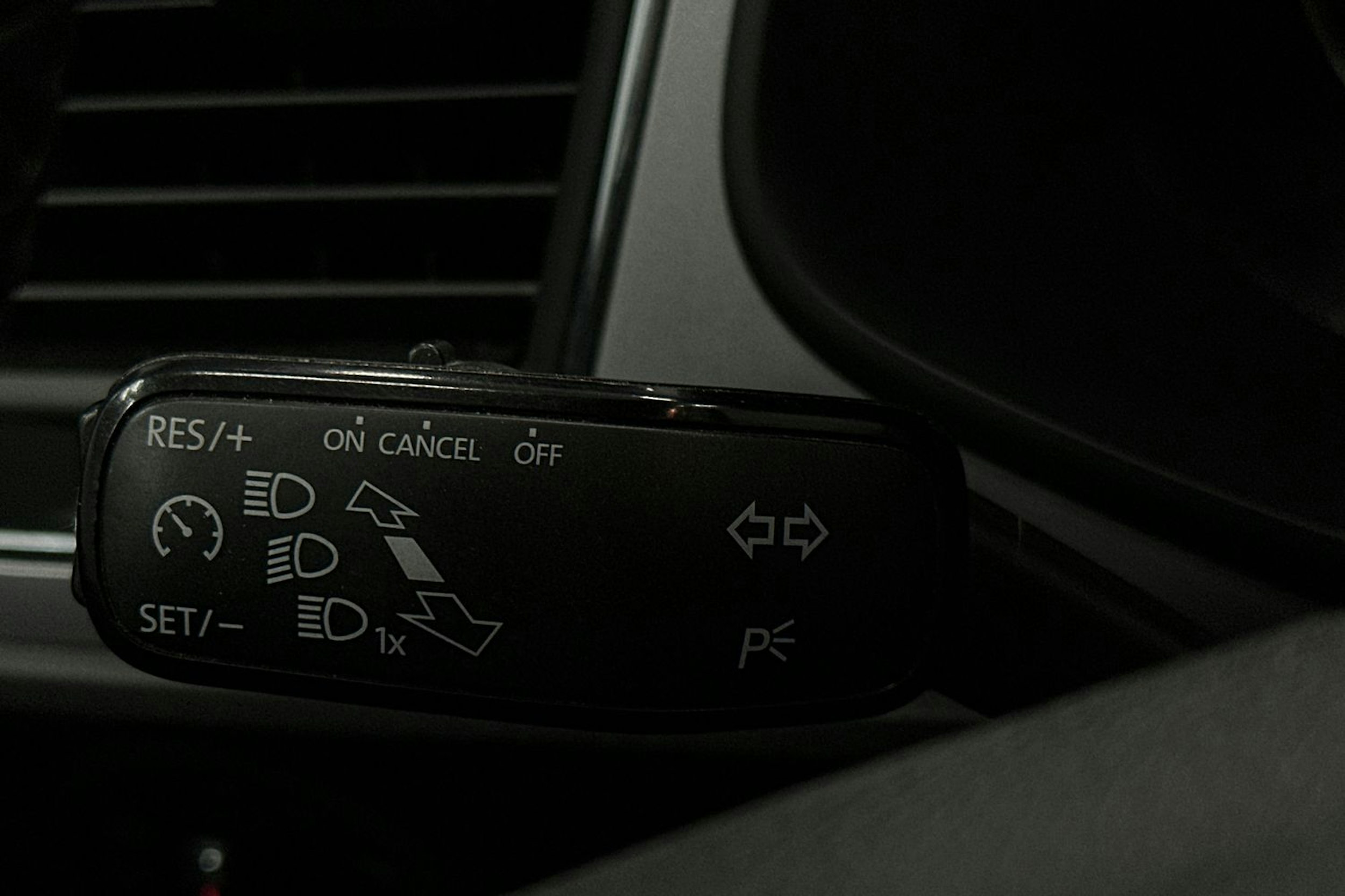 harmaa SEAT Leon 2019 kuva 17.