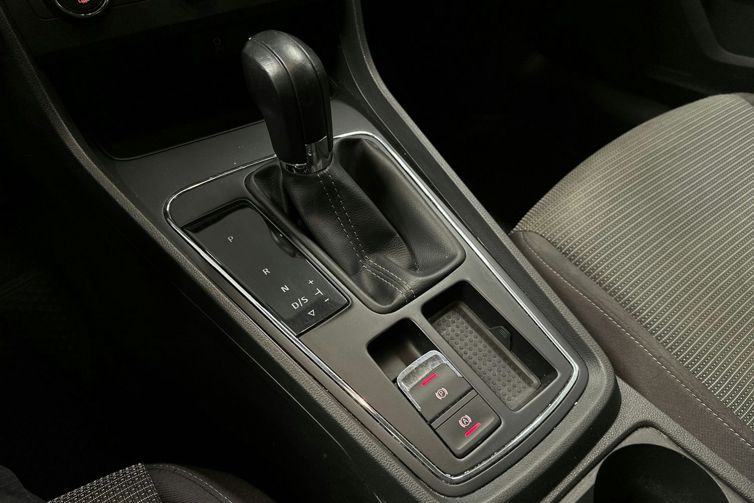 harmaa SEAT Leon 2019 kuva 19.