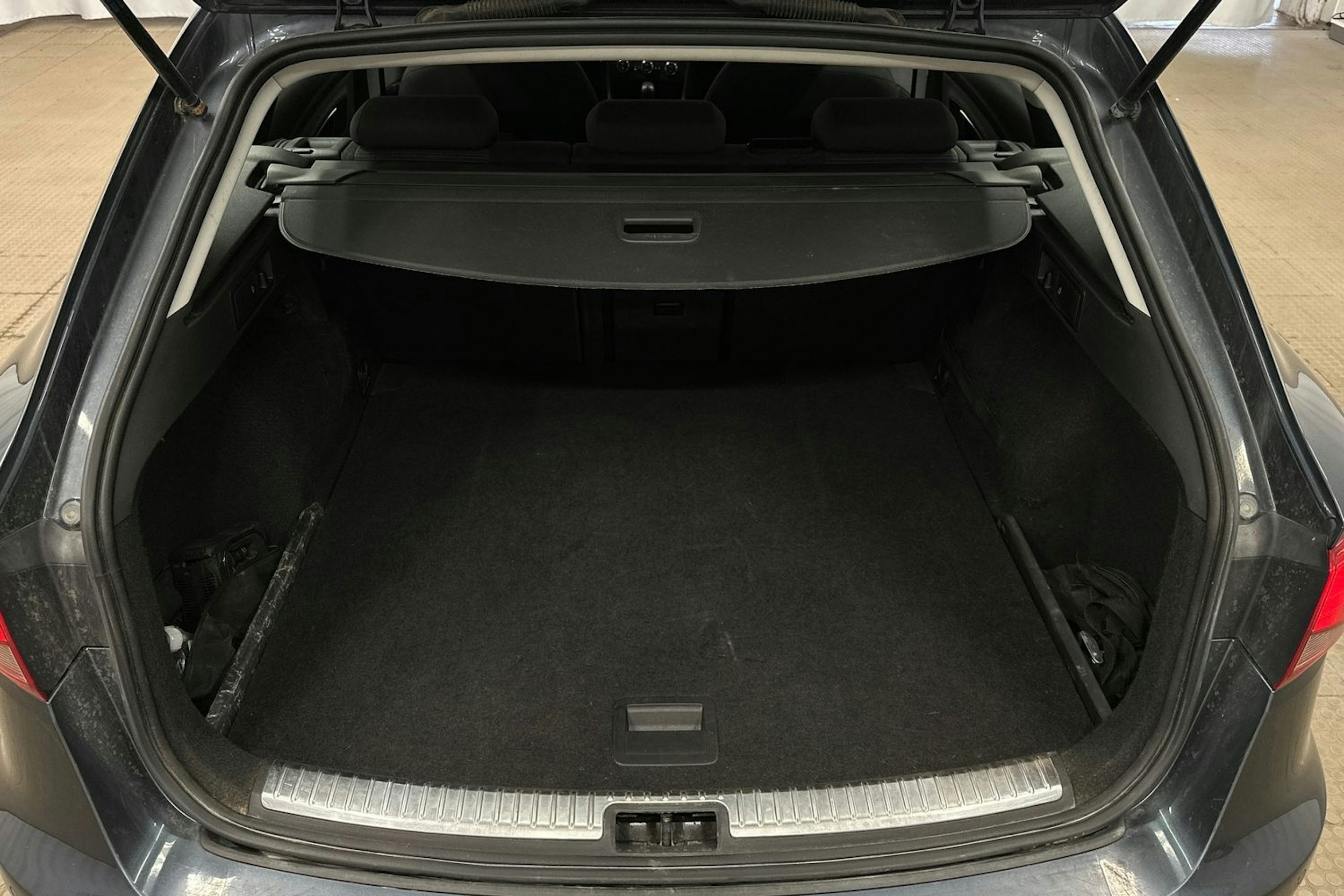 harmaa SEAT Leon 2019 kuva 26.