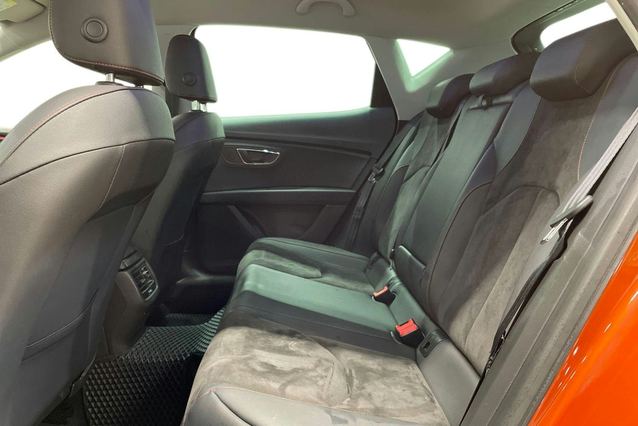 oranssi SEAT Leon 2019 kuva 10.