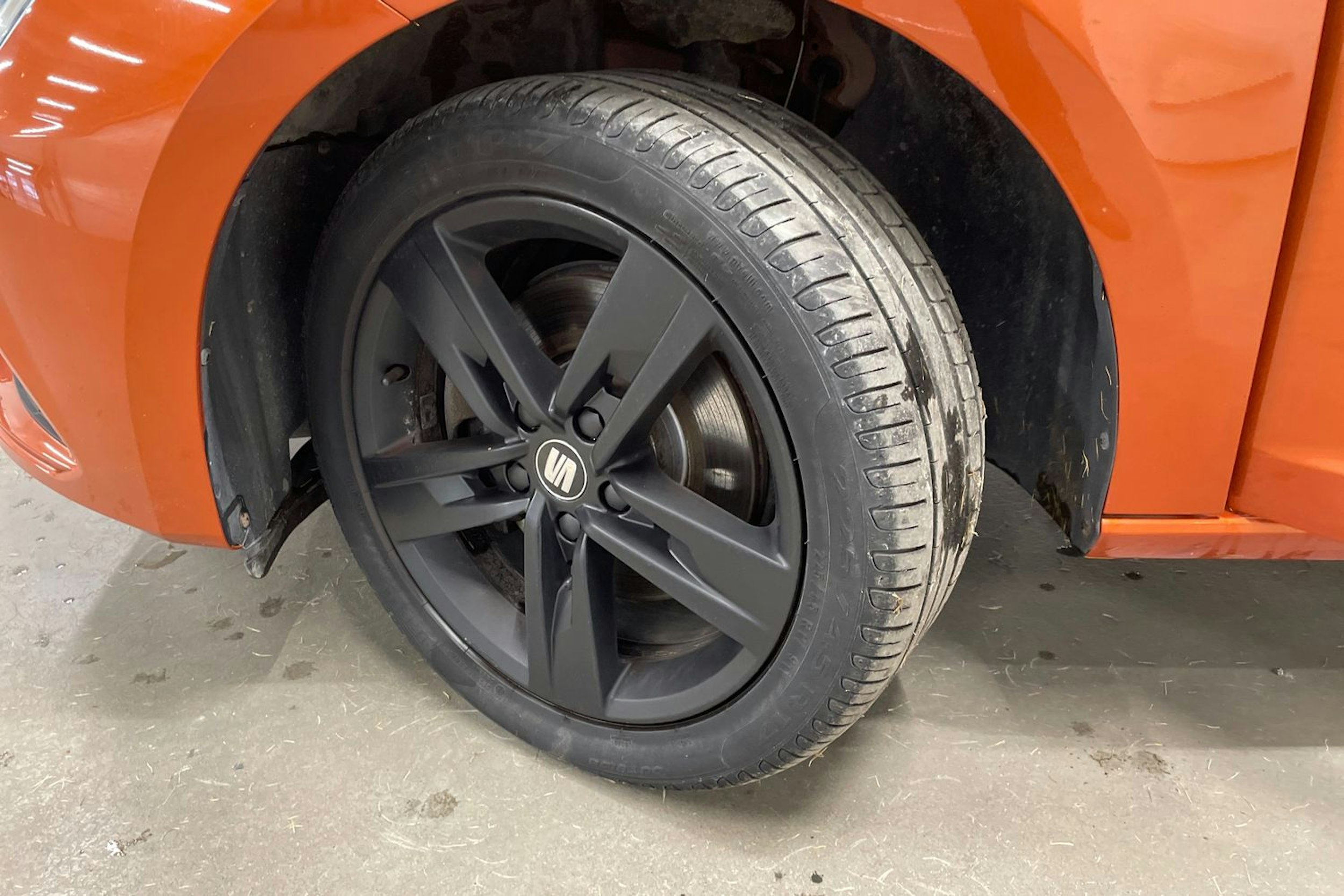 oranssi SEAT Leon 2019 kuva 13.