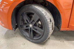 oranssi SEAT Leon 2019 kuva 13.