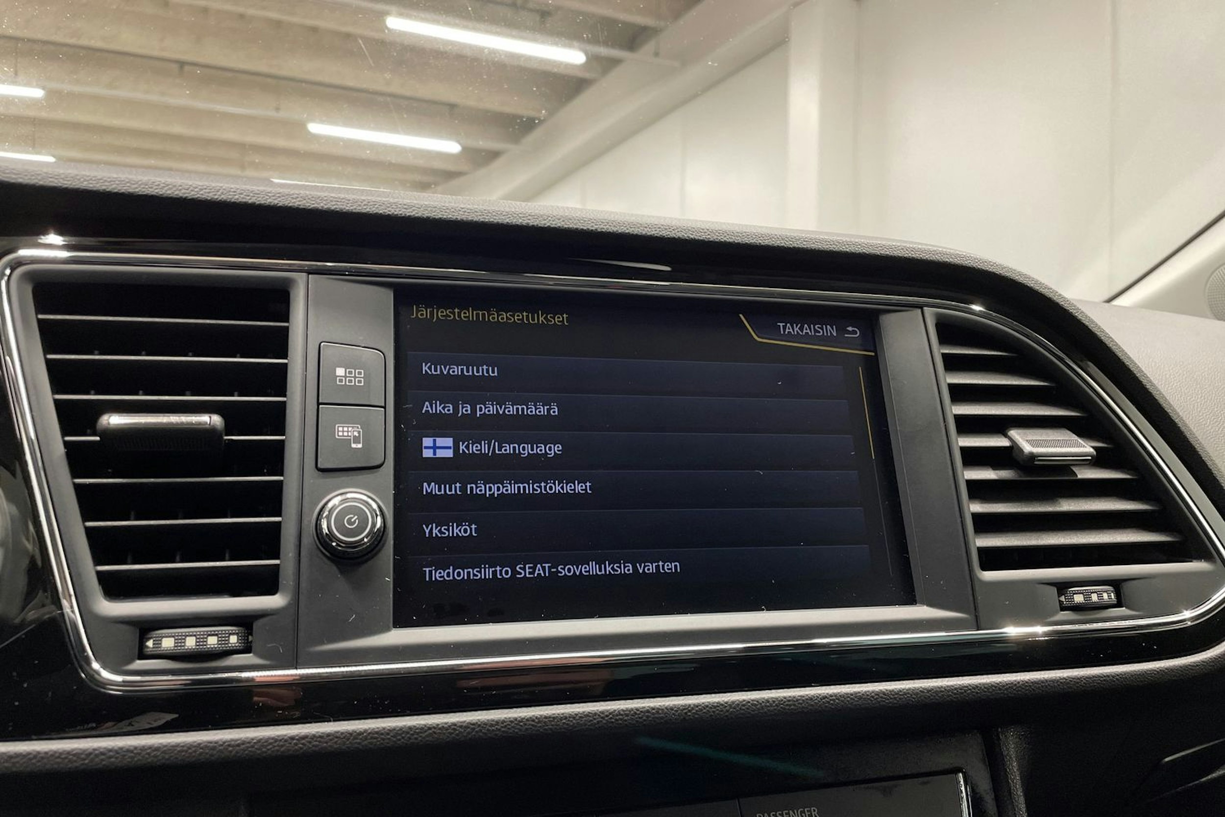 oranssi SEAT Leon 2019 kuva 17.