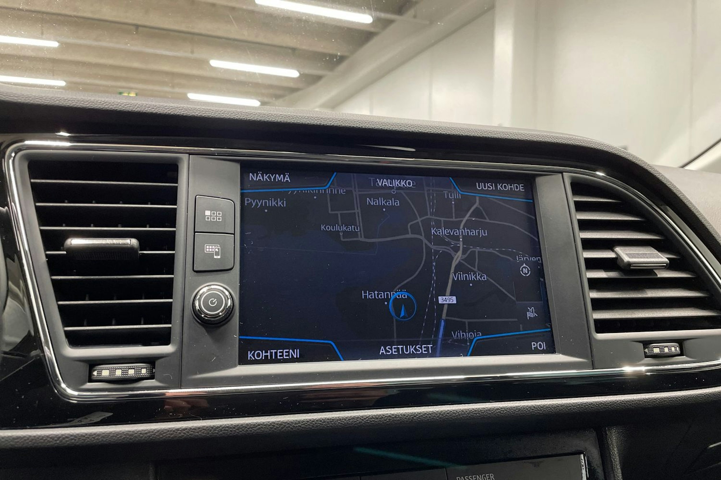 oranssi SEAT Leon 2019 kuva 18.