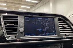 oranssi SEAT Leon 2019 kuva 18.