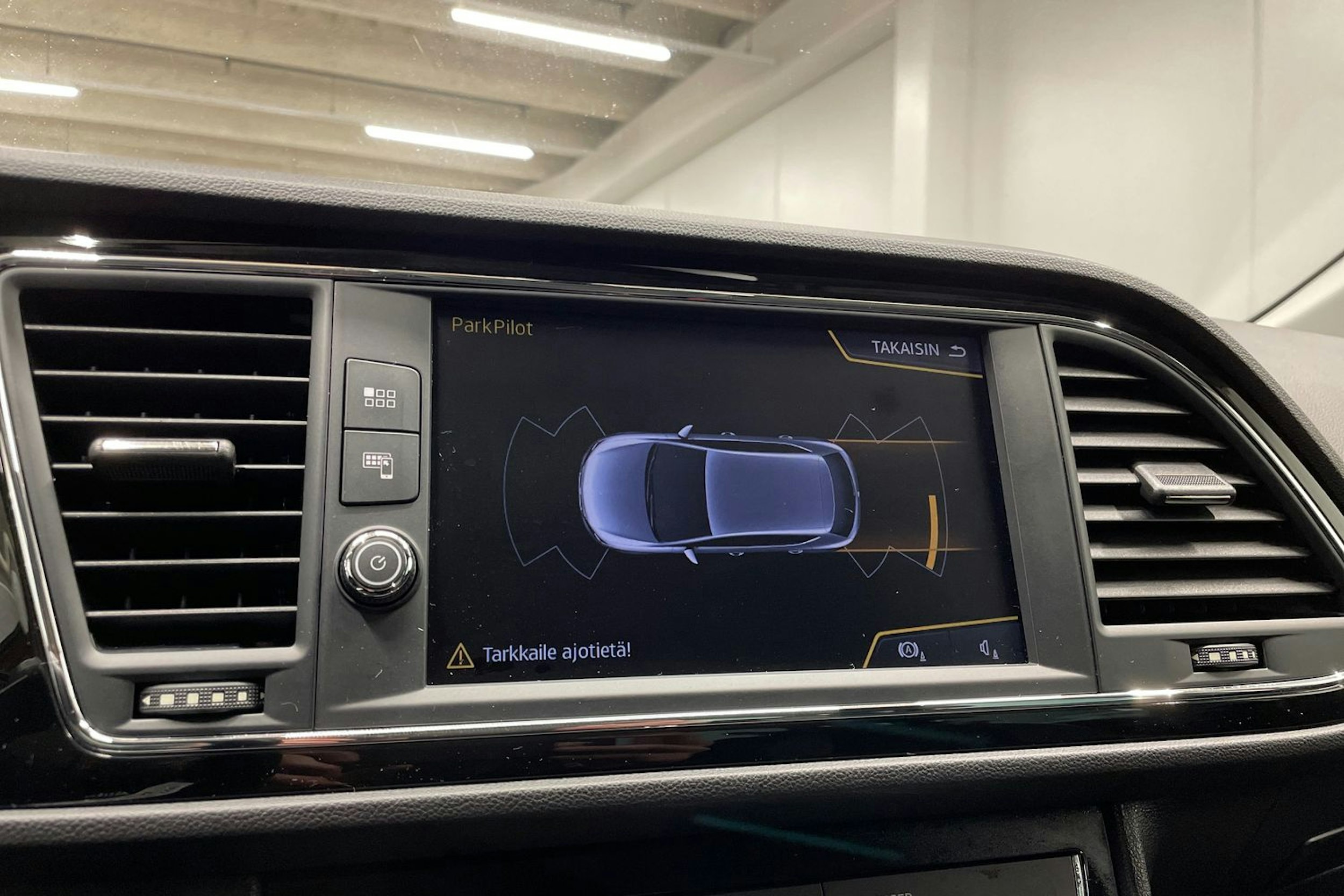 oranssi SEAT Leon 2019 kuva 19.