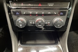 oranssi SEAT Leon 2019 kuva 20.