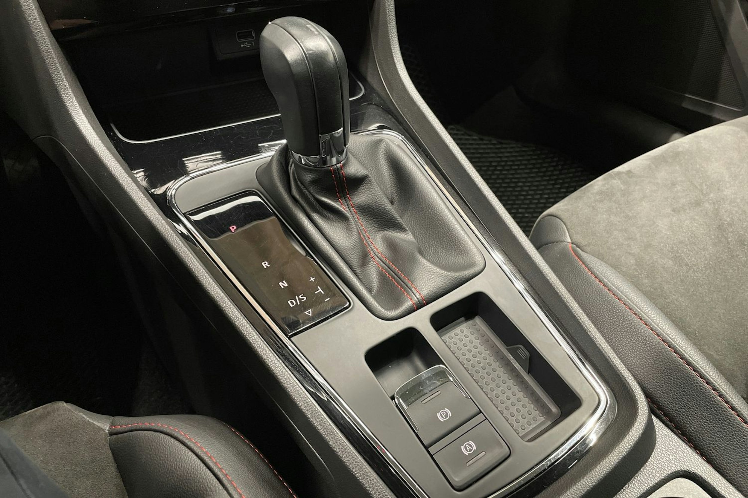 oranssi SEAT Leon 2019 kuva 21.