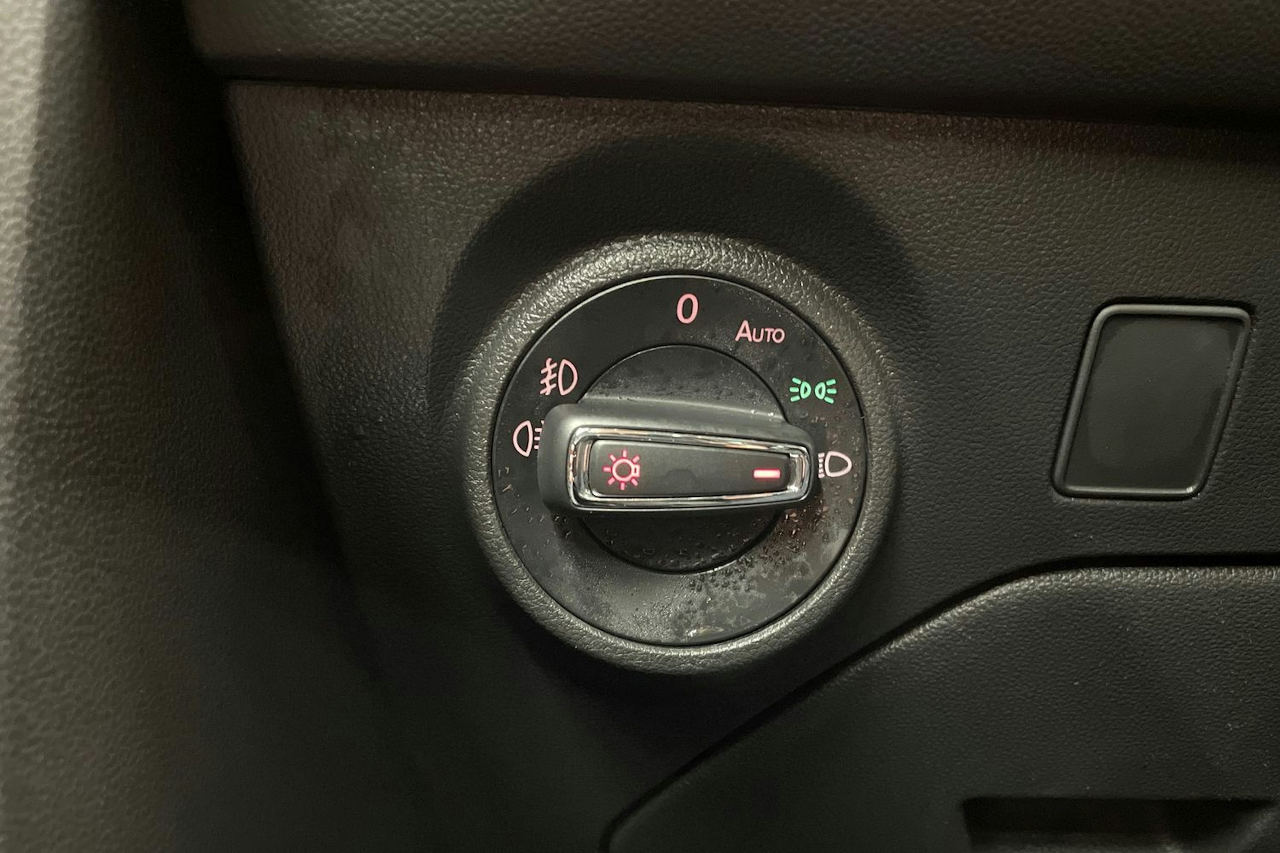 oranssi SEAT Leon 2019 kuva 22.