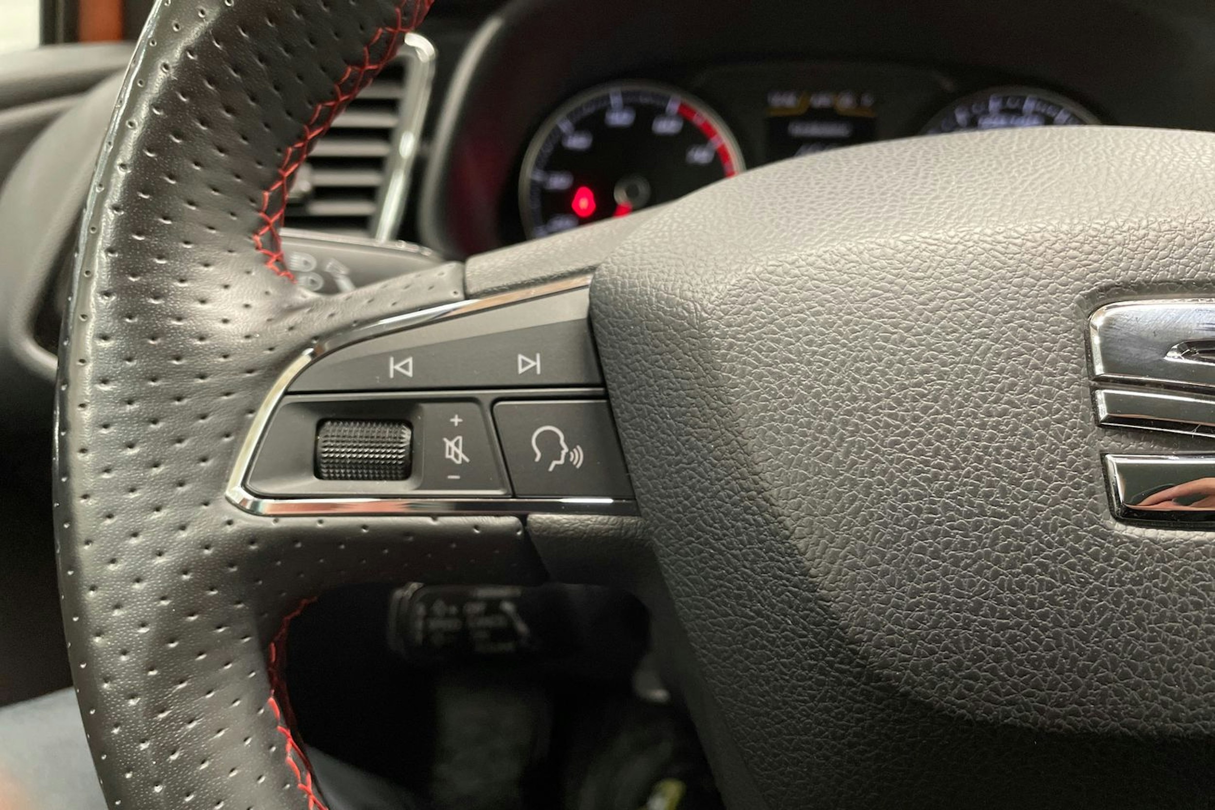 oranssi SEAT Leon 2019 kuva 23.