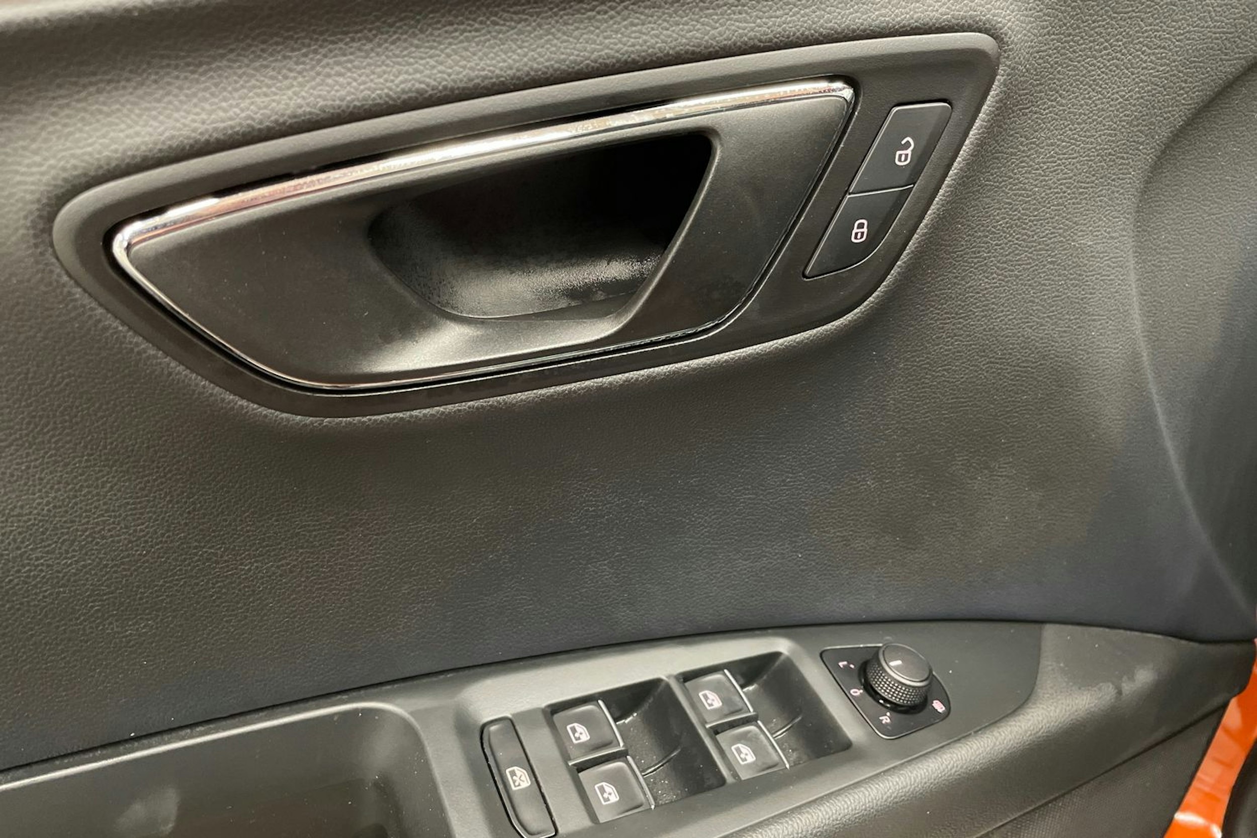 oranssi SEAT Leon 2019 kuva 25.