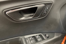 oranssi SEAT Leon 2019 kuva 25.