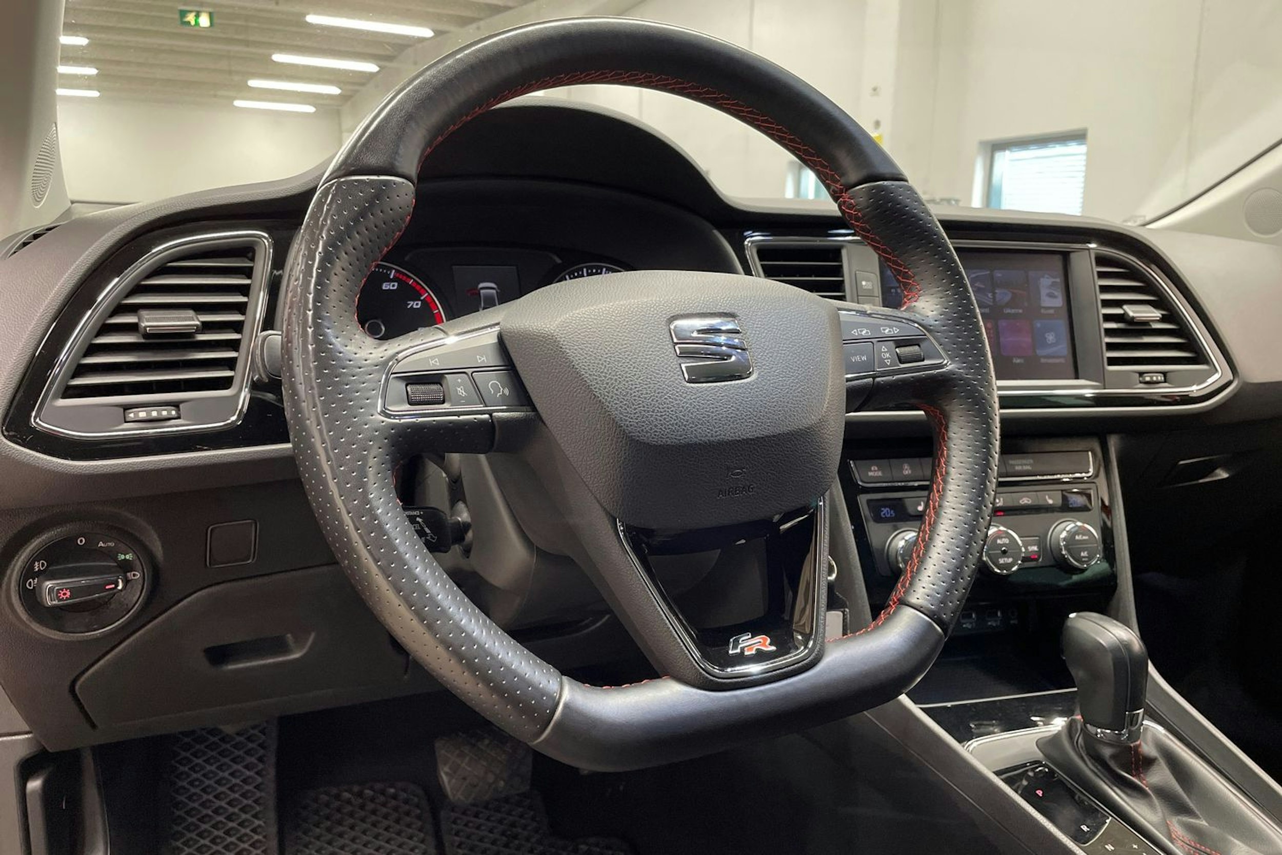 oranssi SEAT Leon 2019 kuva 26.