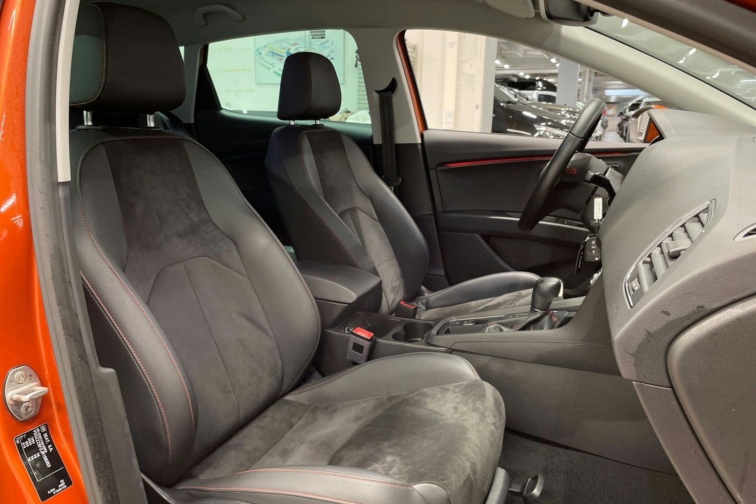 oranssi SEAT Leon 2019 kuva 27.