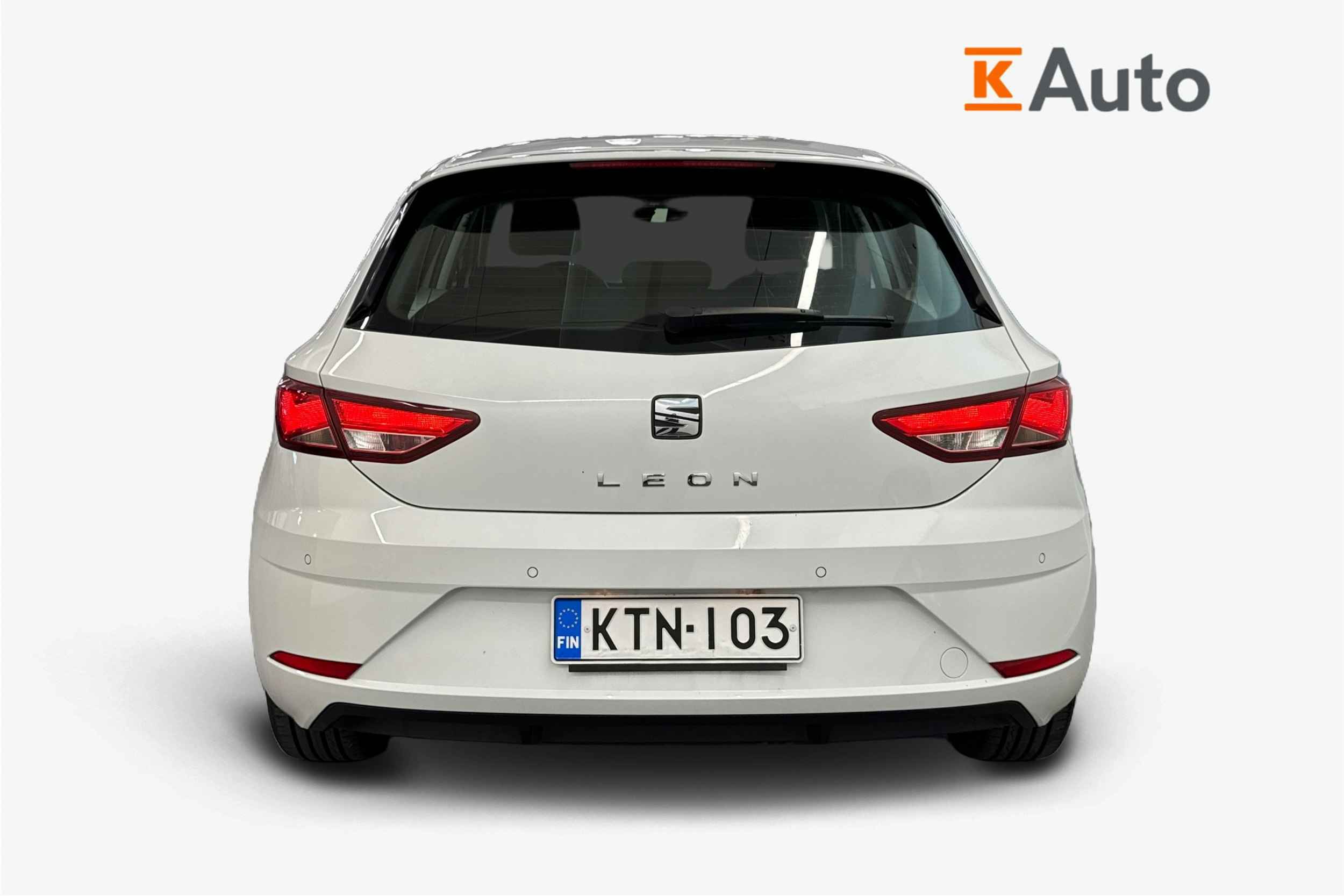 Valkoinen SEAT LEON 2019 kuva 3.