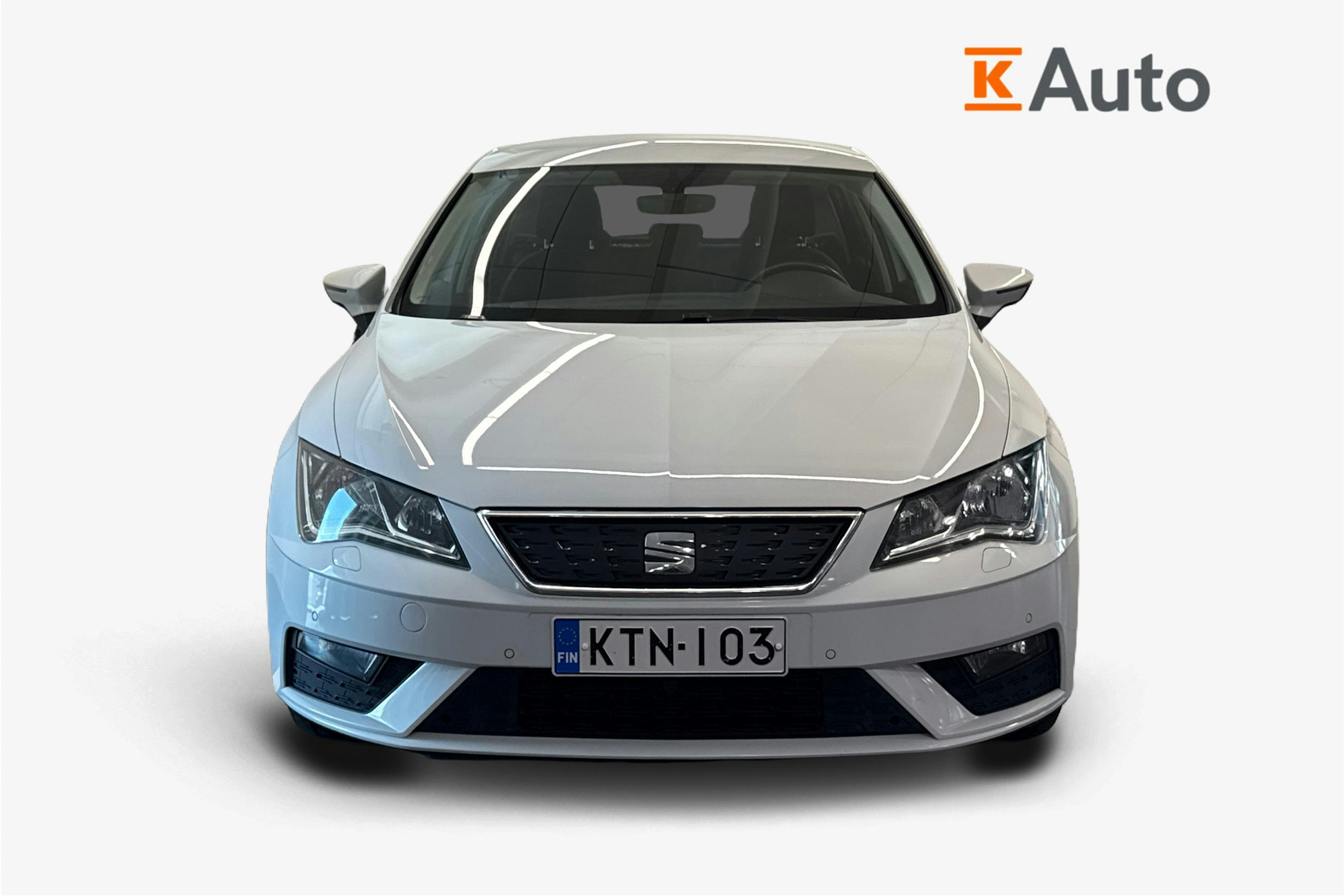 Valkoinen SEAT LEON 2019 kuva 5.