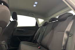 Valkoinen SEAT LEON 2019 kuva 10.