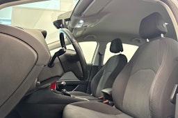 Valkoinen SEAT LEON 2019 kuva 15.