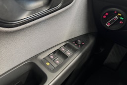 Valkoinen SEAT LEON 2019 kuva 25.