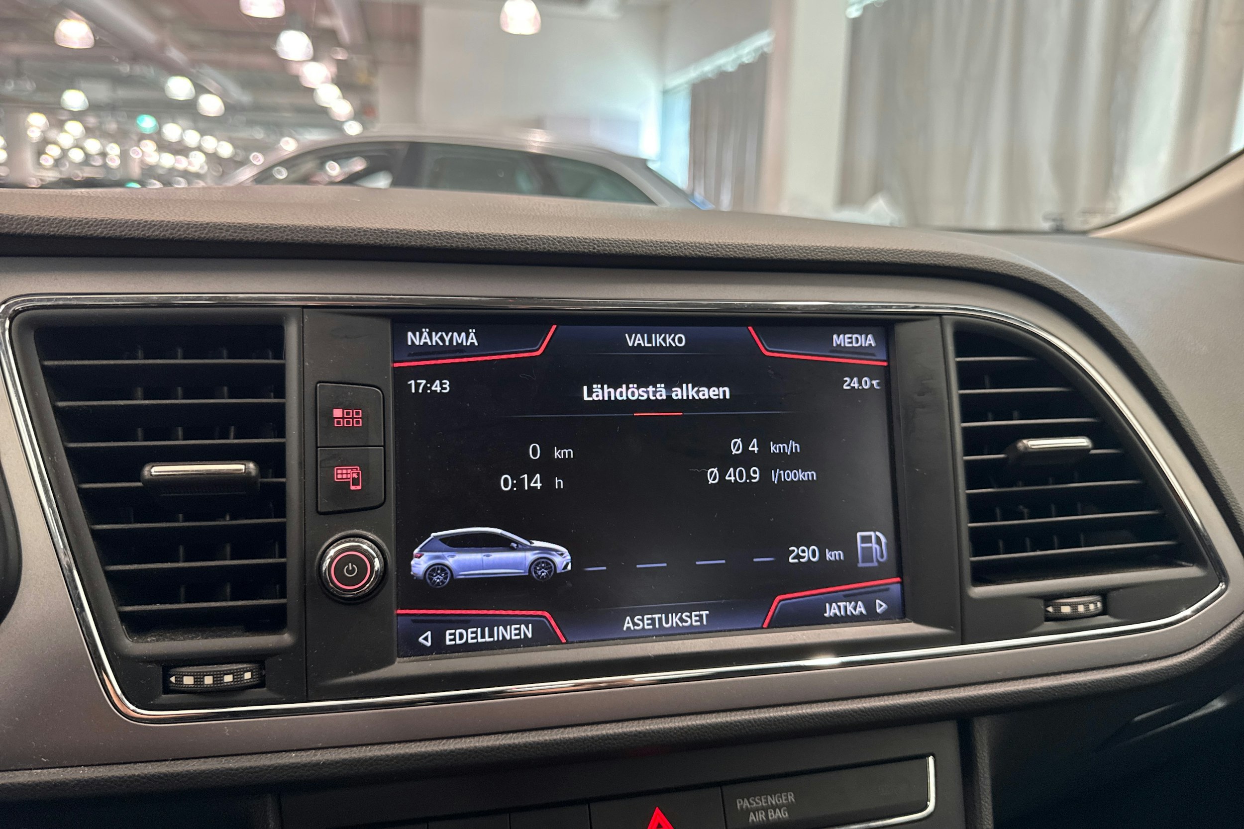 Valkoinen SEAT LEON 2019 kuva 31.