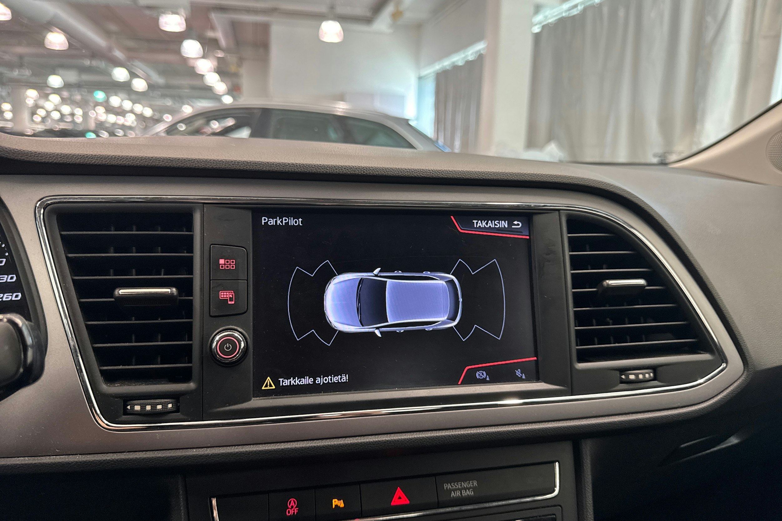 Valkoinen SEAT LEON 2019 kuva 34.