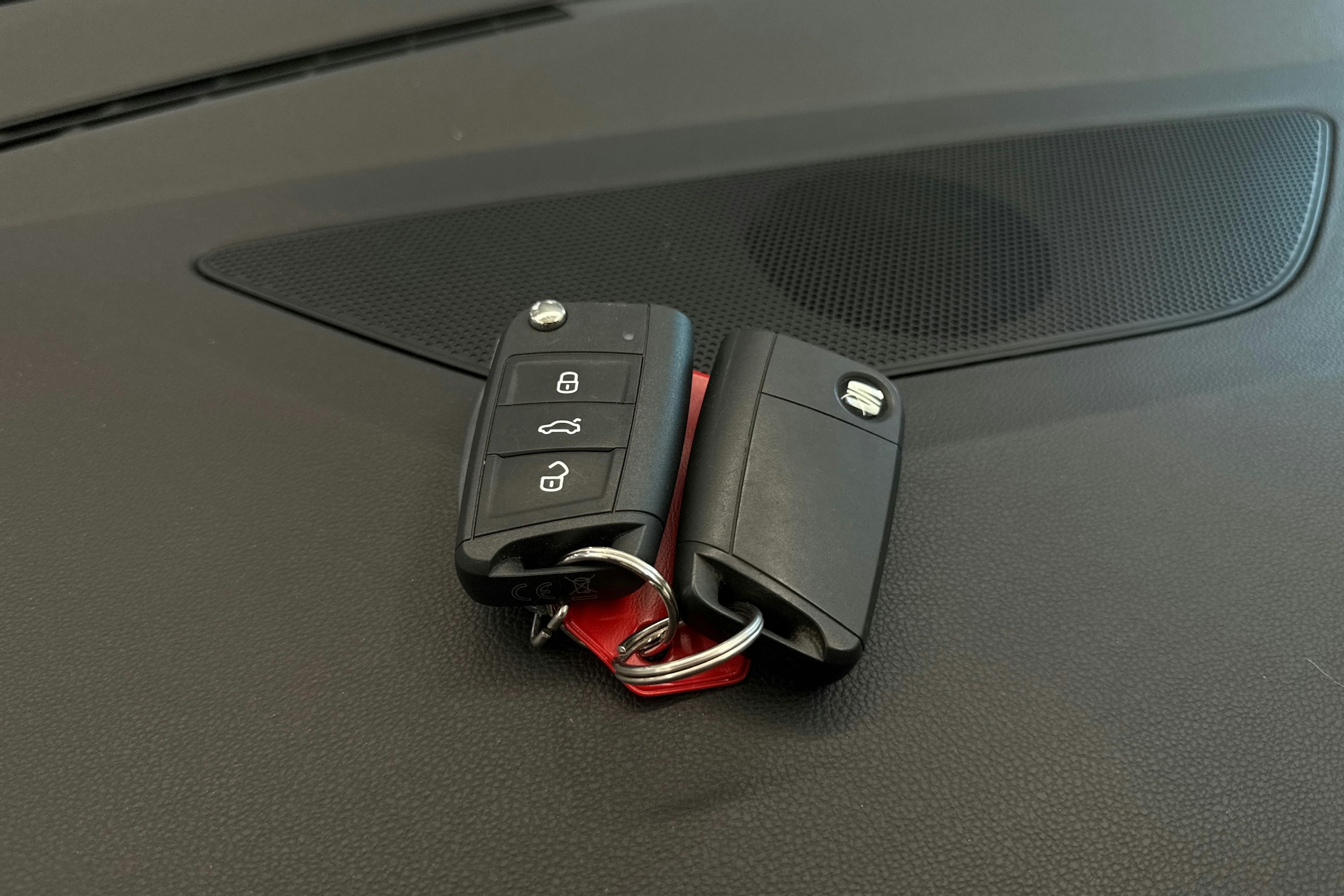 Valkoinen SEAT LEON 2019 kuva 35.