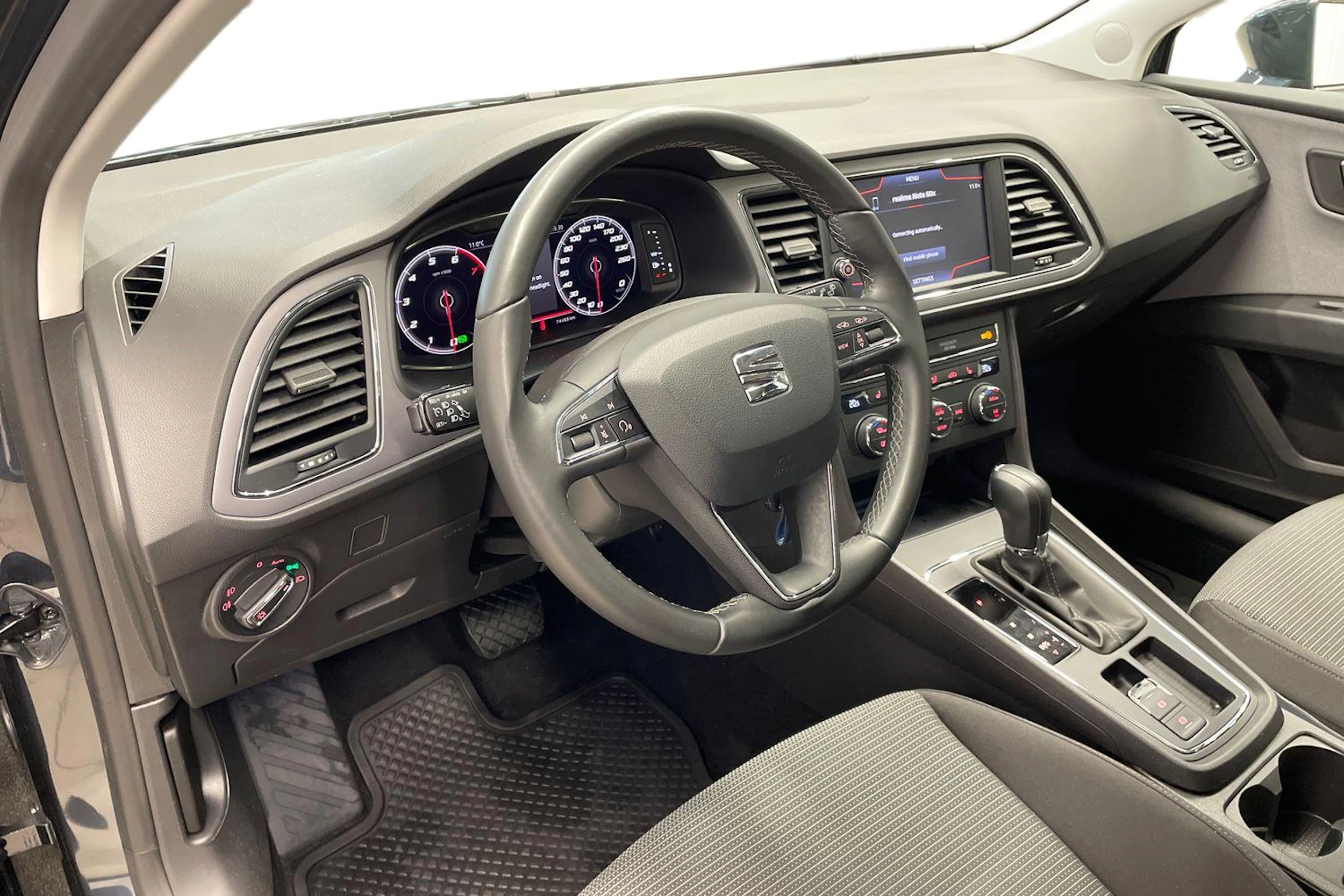 harmaa SEAT Leon 2019 kuva 8.