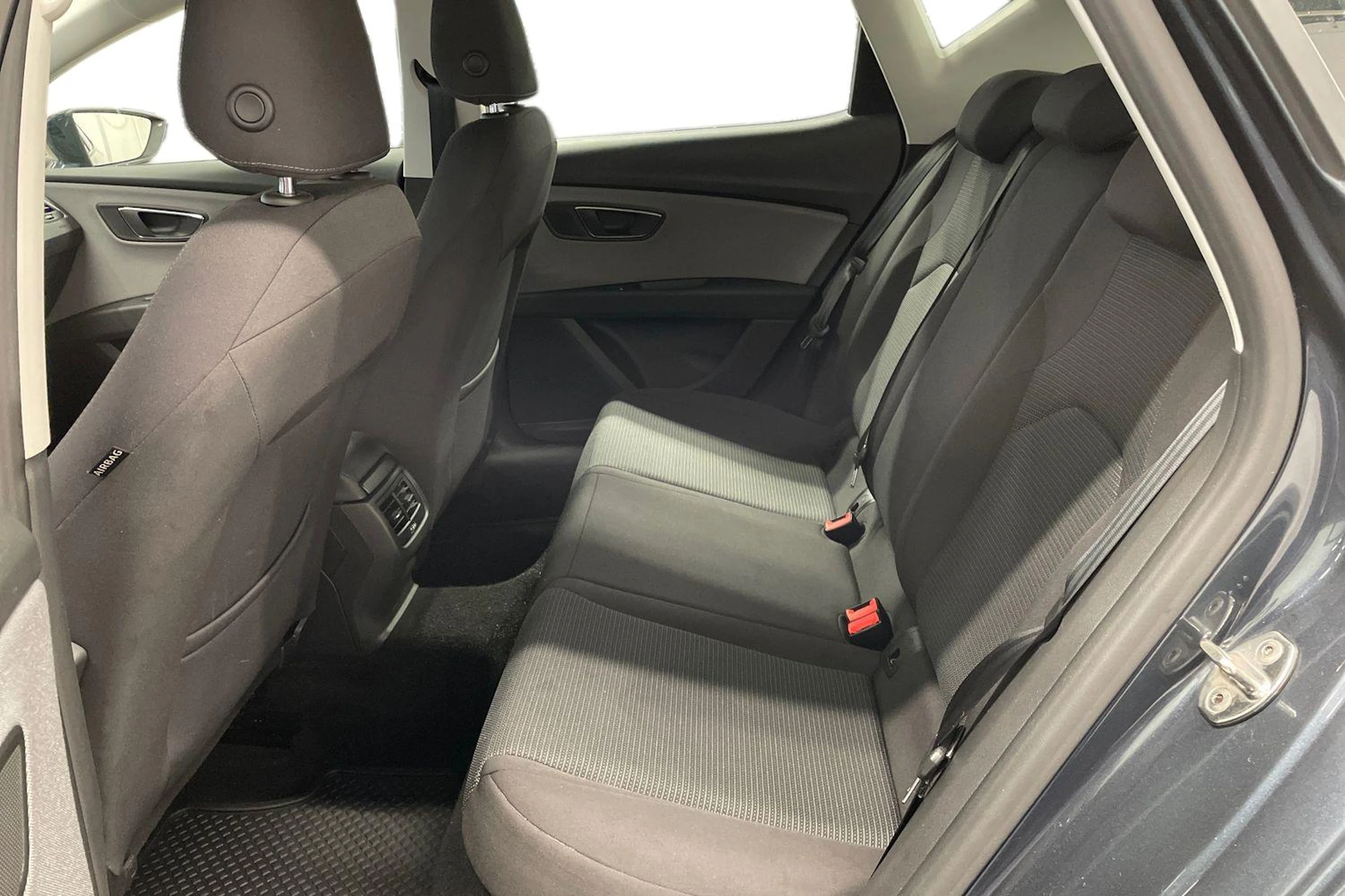 harmaa SEAT Leon 2019 kuva 11.