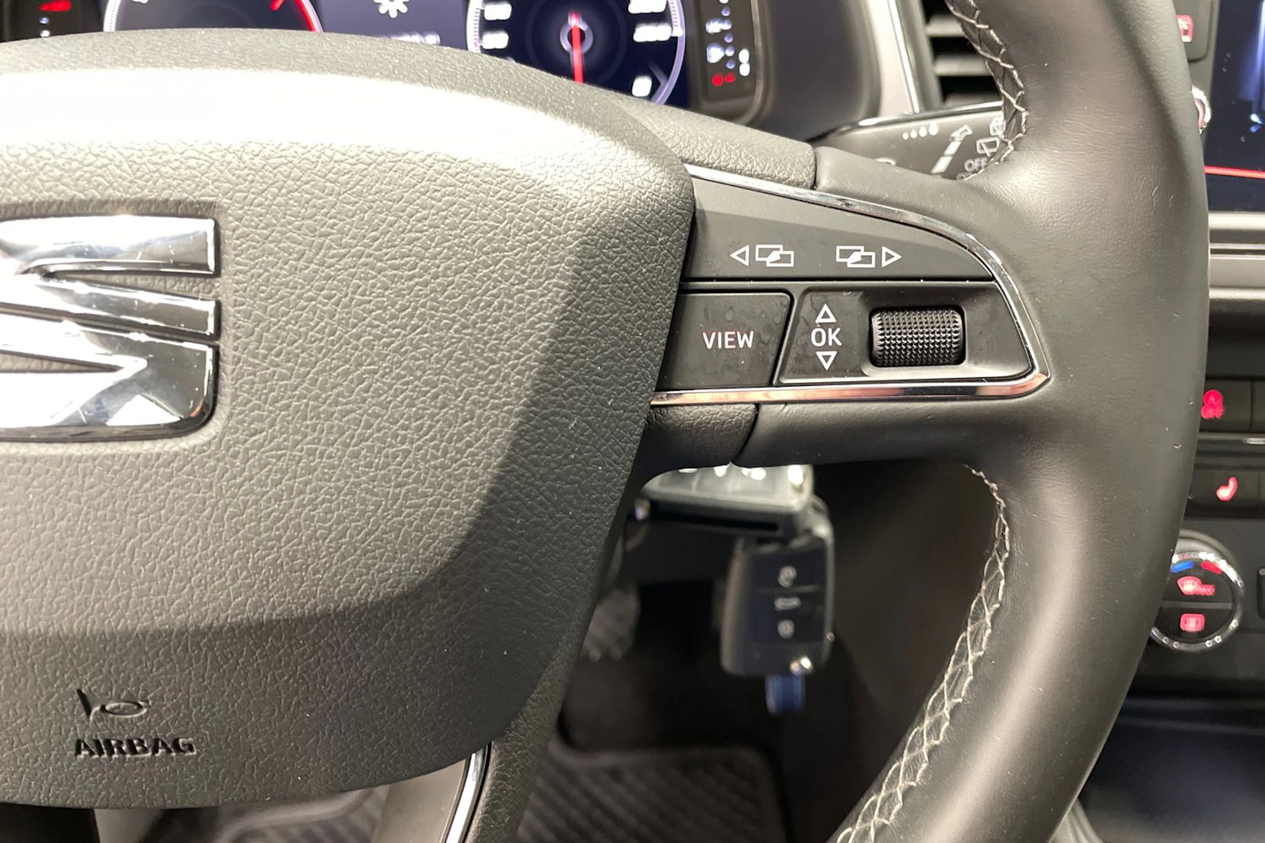 harmaa SEAT Leon 2019 kuva 16.
